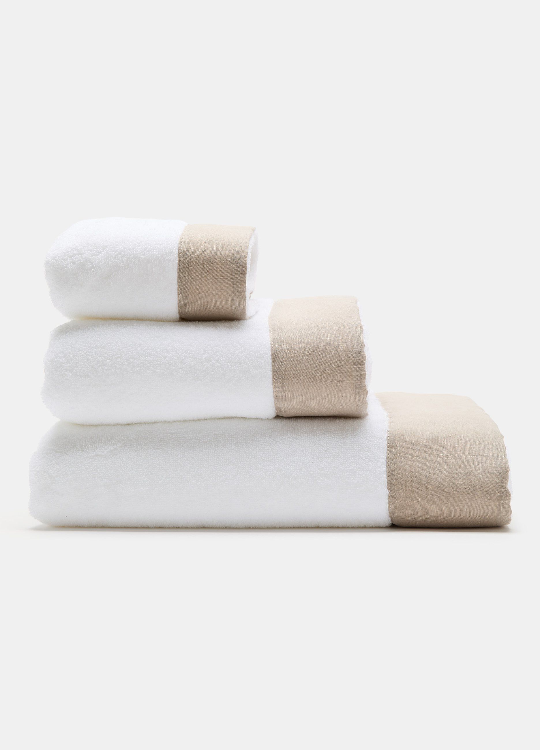 Bath towel in 100% cotton with linen trim_0