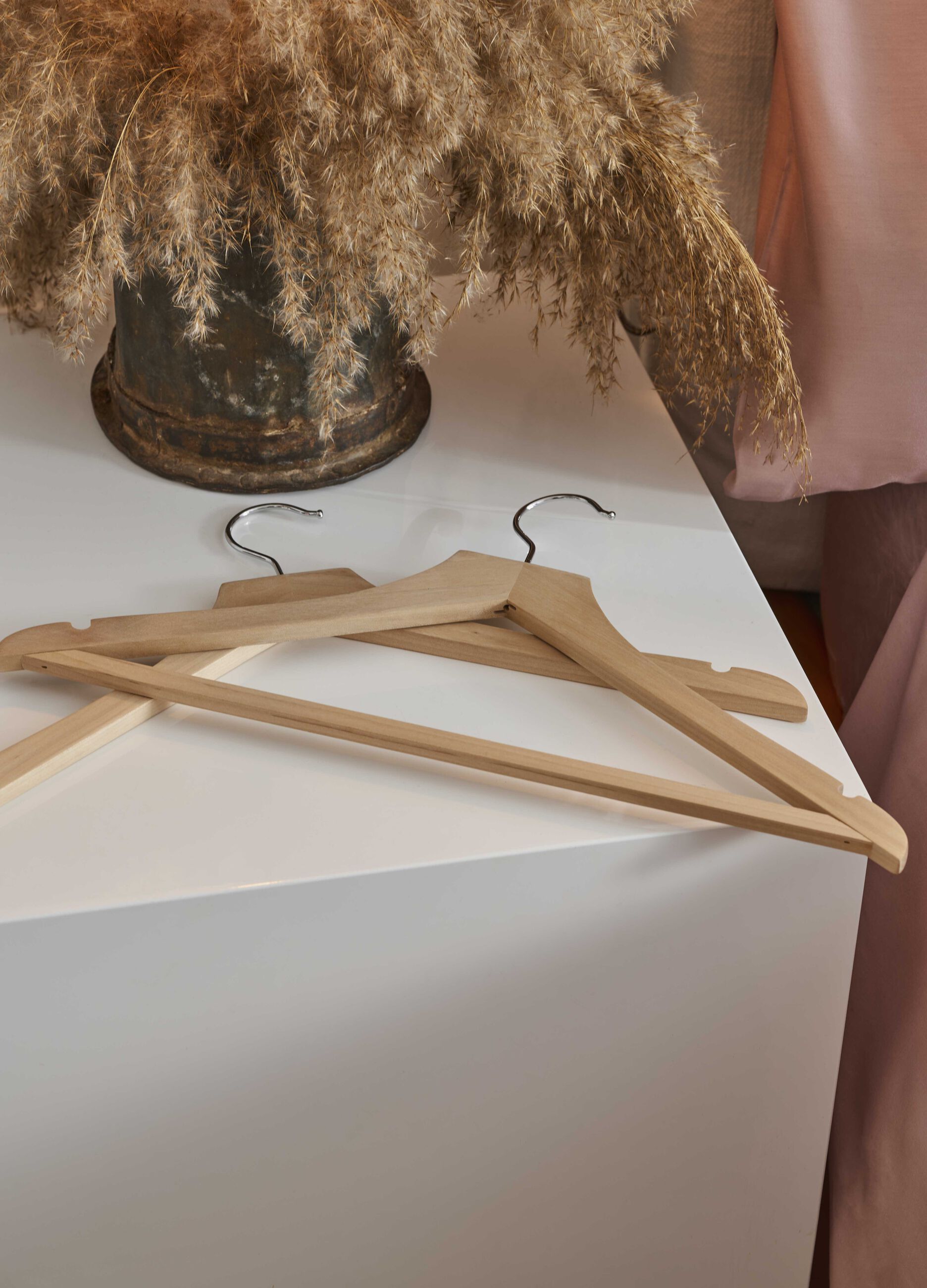 3-pack wooden hangers_0