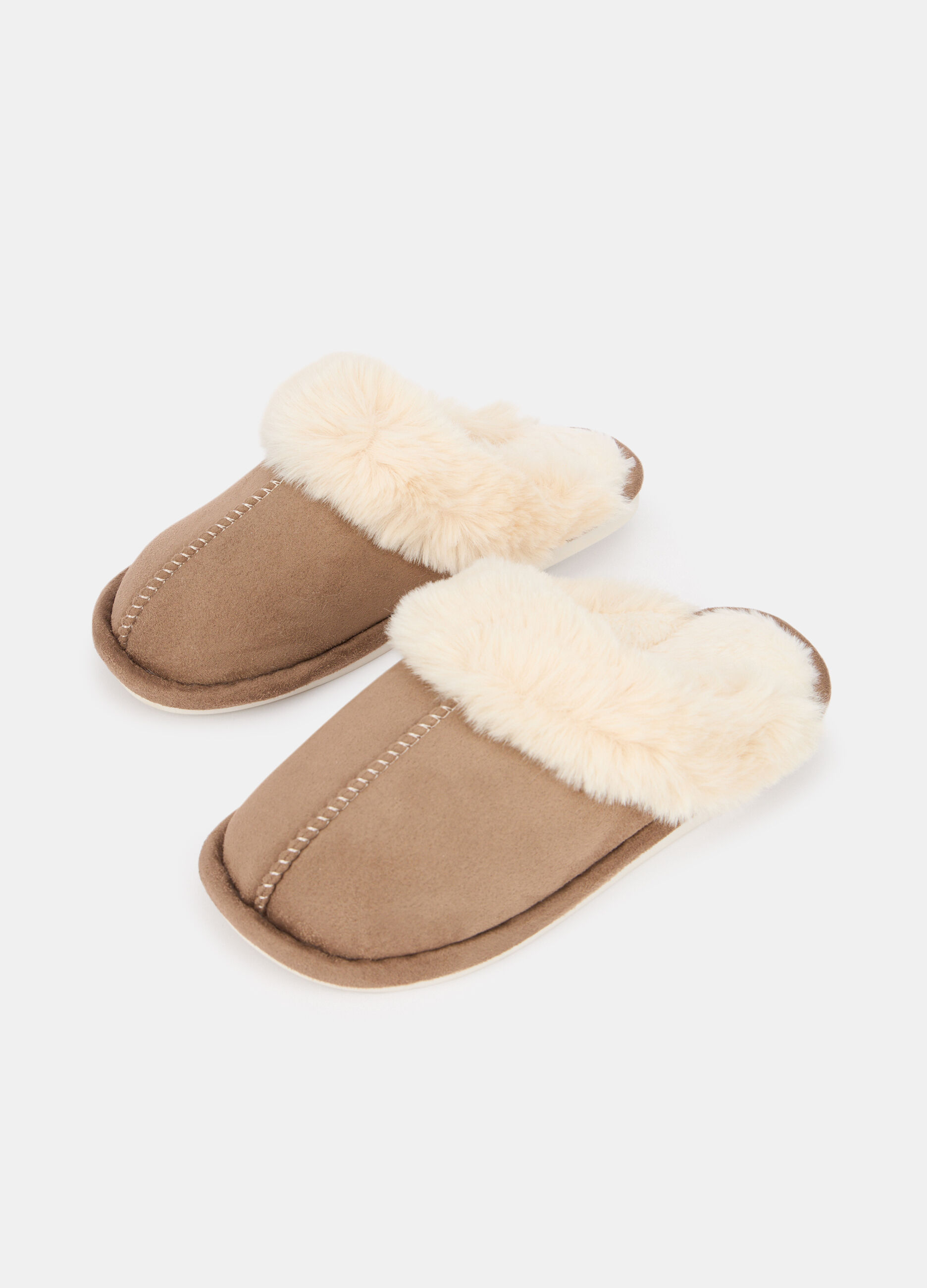 Pantofole chiuse con peluche_0