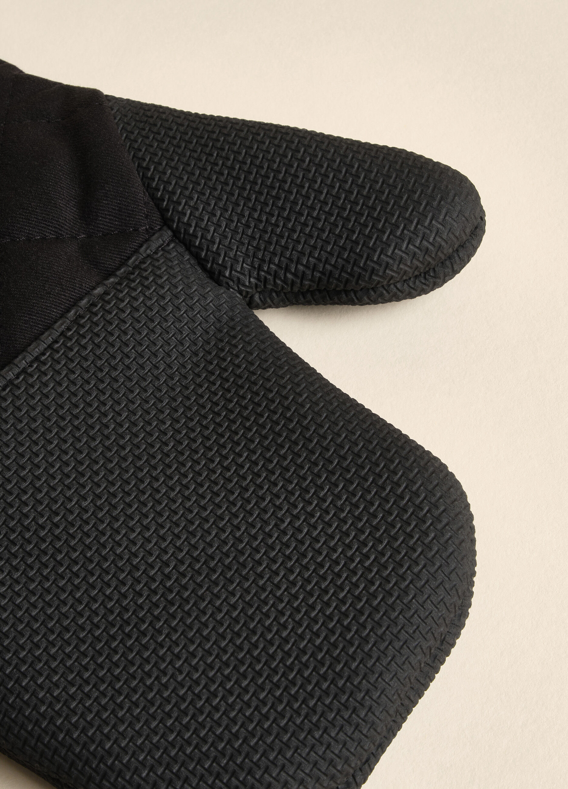 Pot holder with rubber insert_2