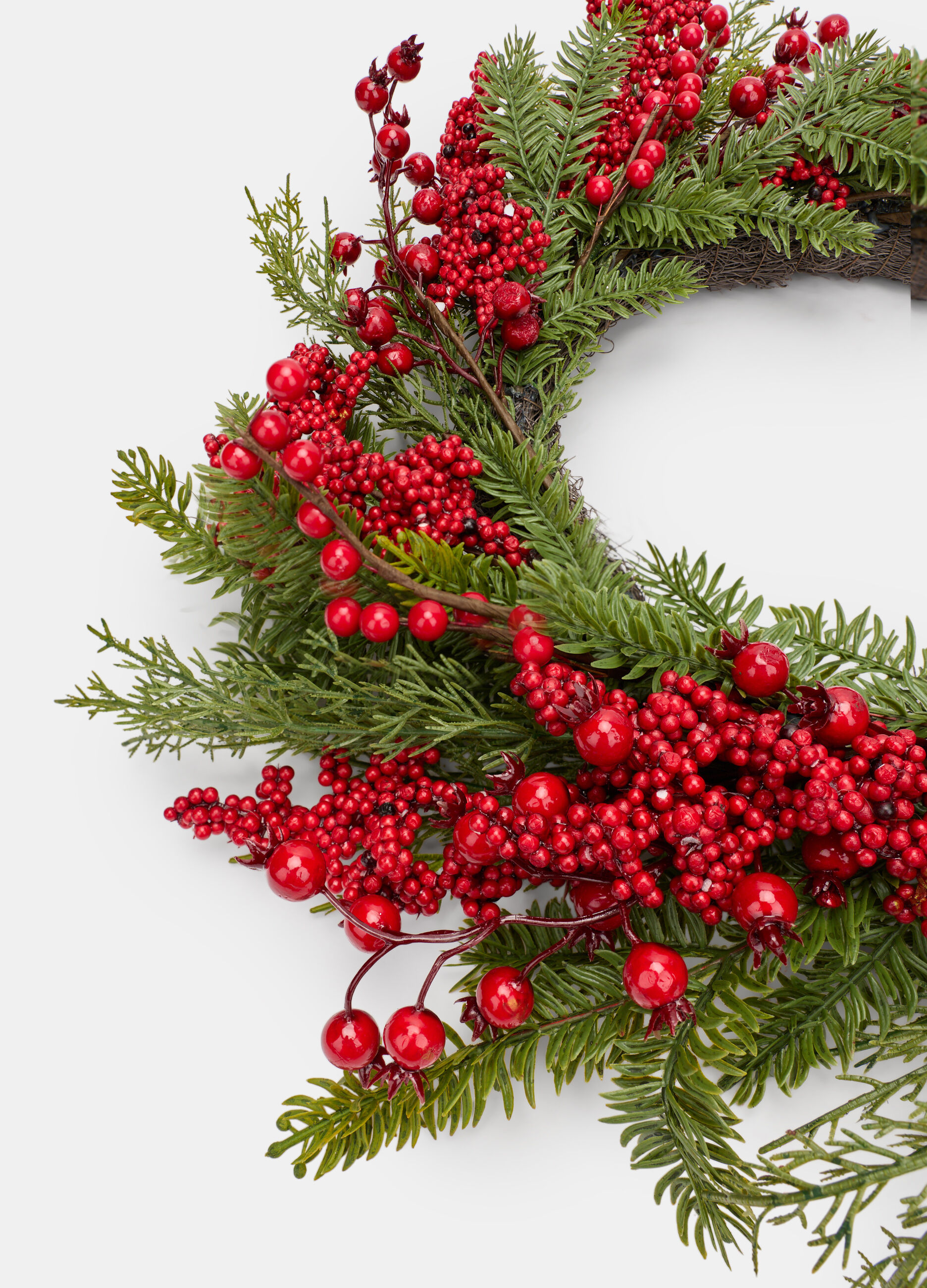 Ghirlanda con rami verdi e bacche_1