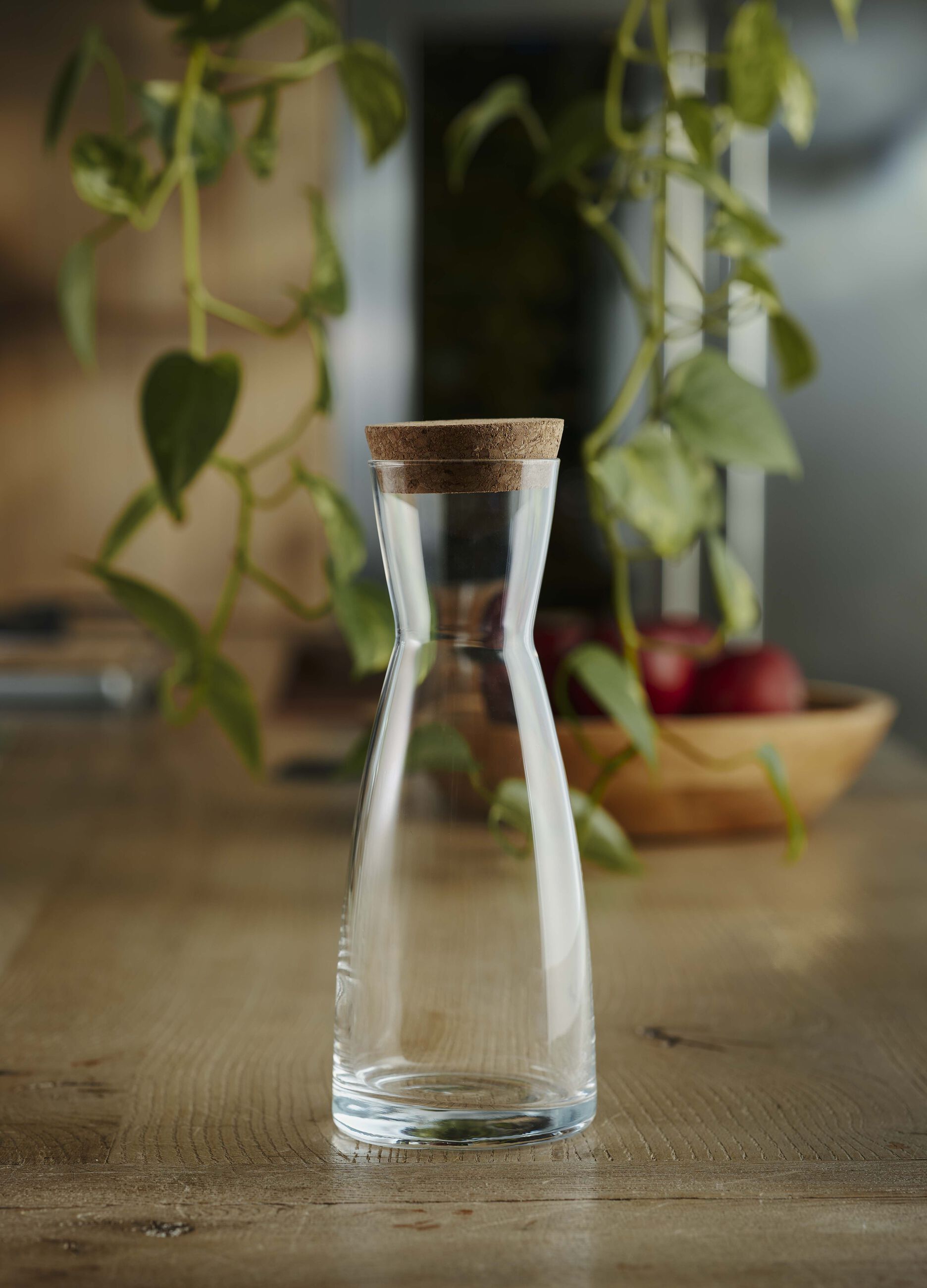 Glass carafe with cork stopper_0