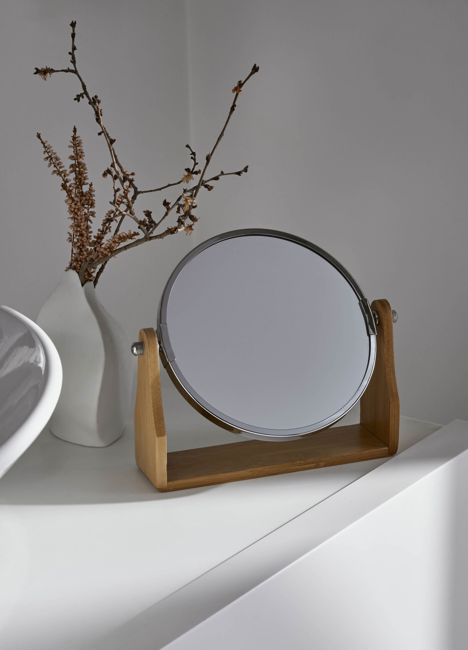 Round mirror with bamboo base_0