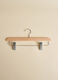 2-pack hangers in wood with clips_1