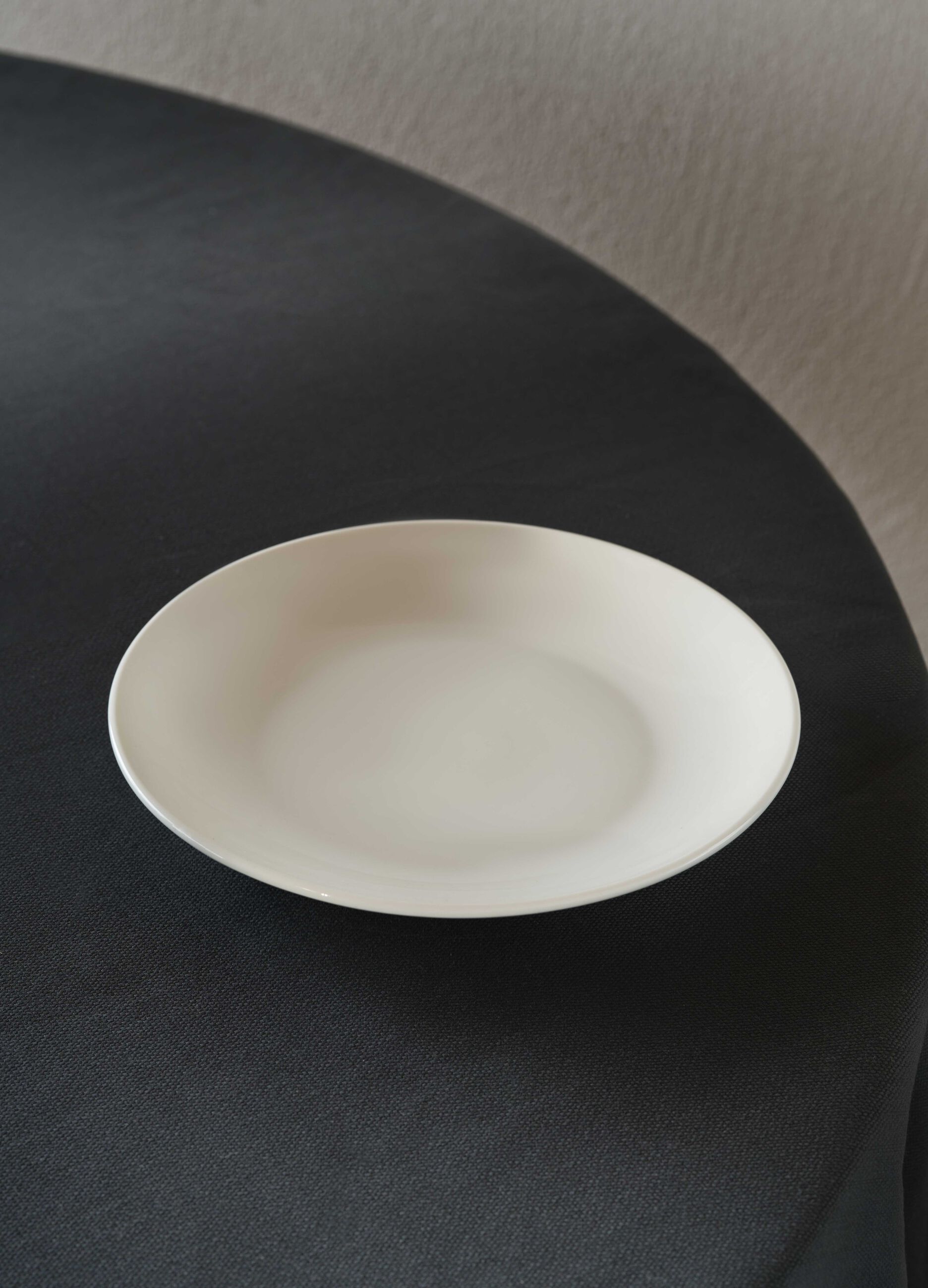 Plate in porcelain_0