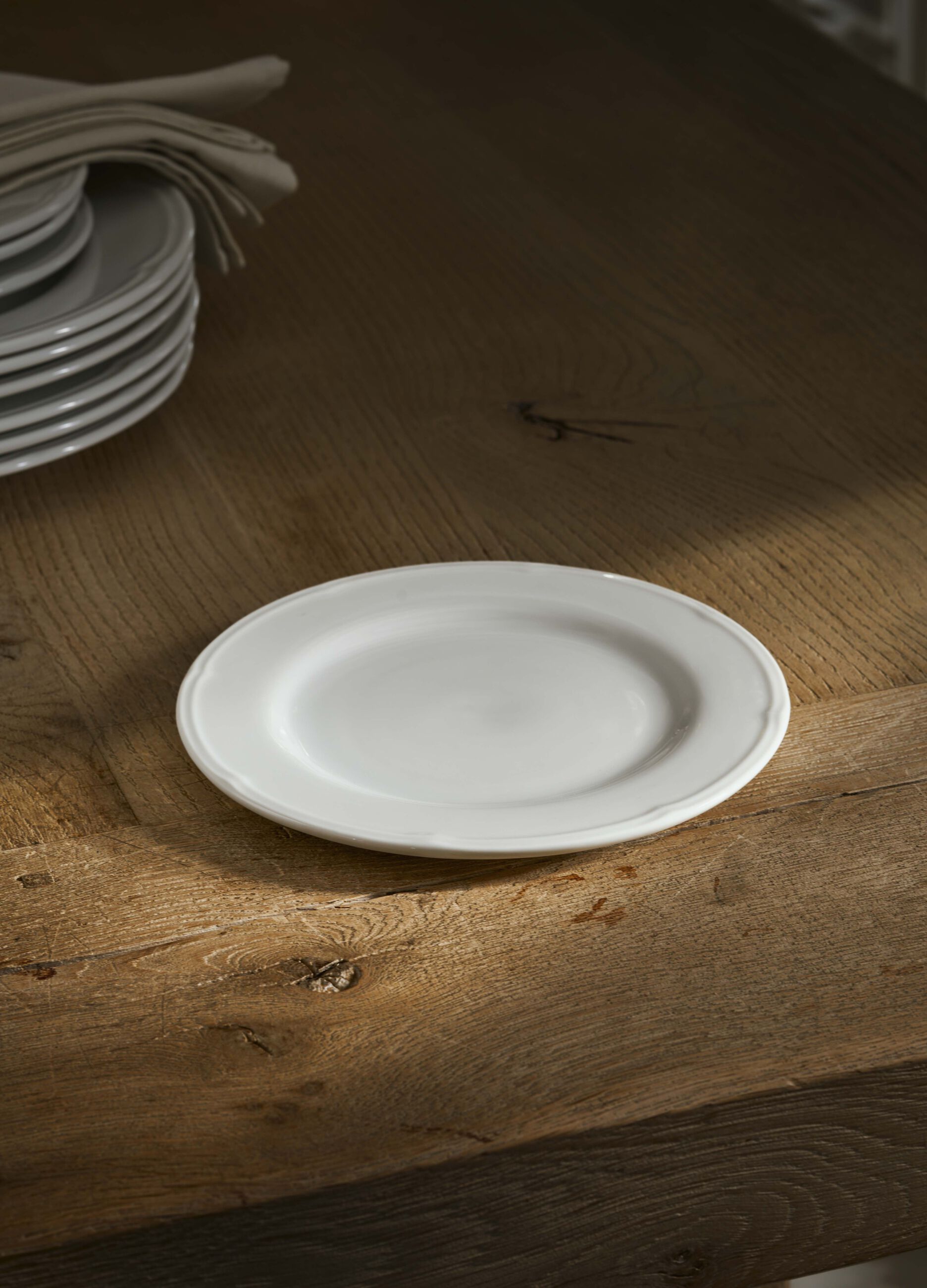 Ouverture plate in porcelain_0