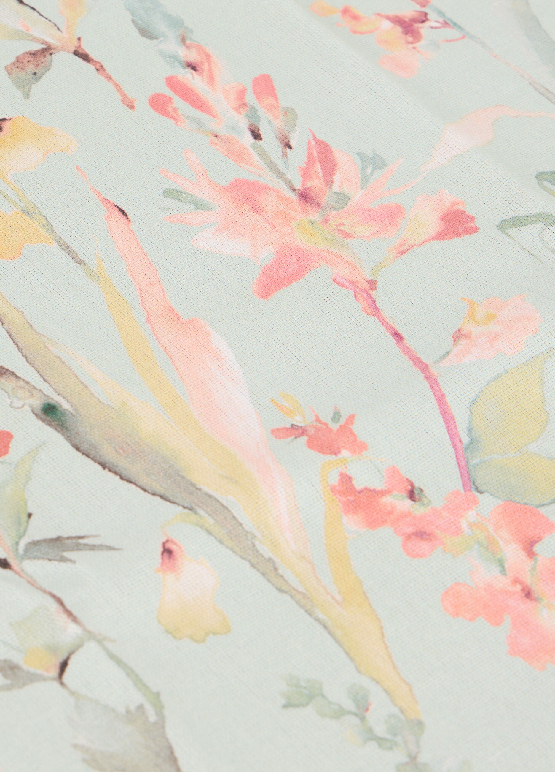 Tovaglia quadrata con fiori su sfondo pastello_1