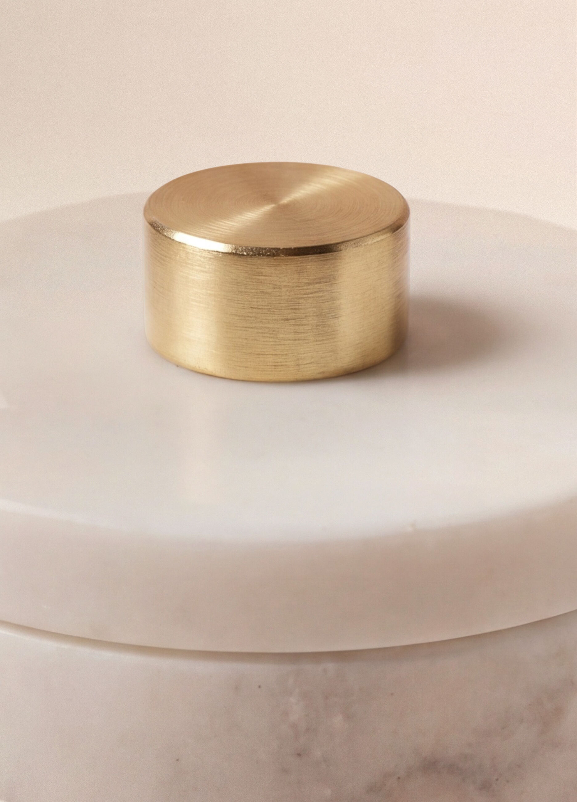 Contenitore rotondo in marmo con coperchio_1