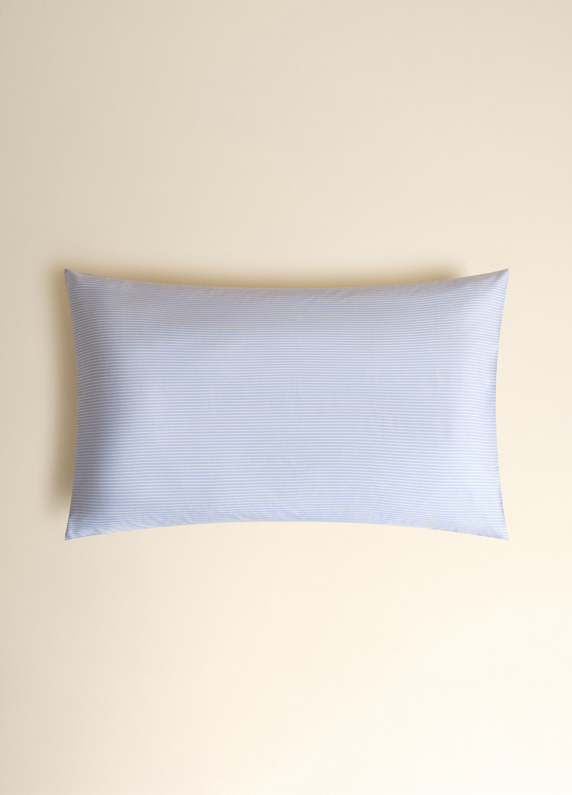 Cotton pillowcase with fine stripes_1