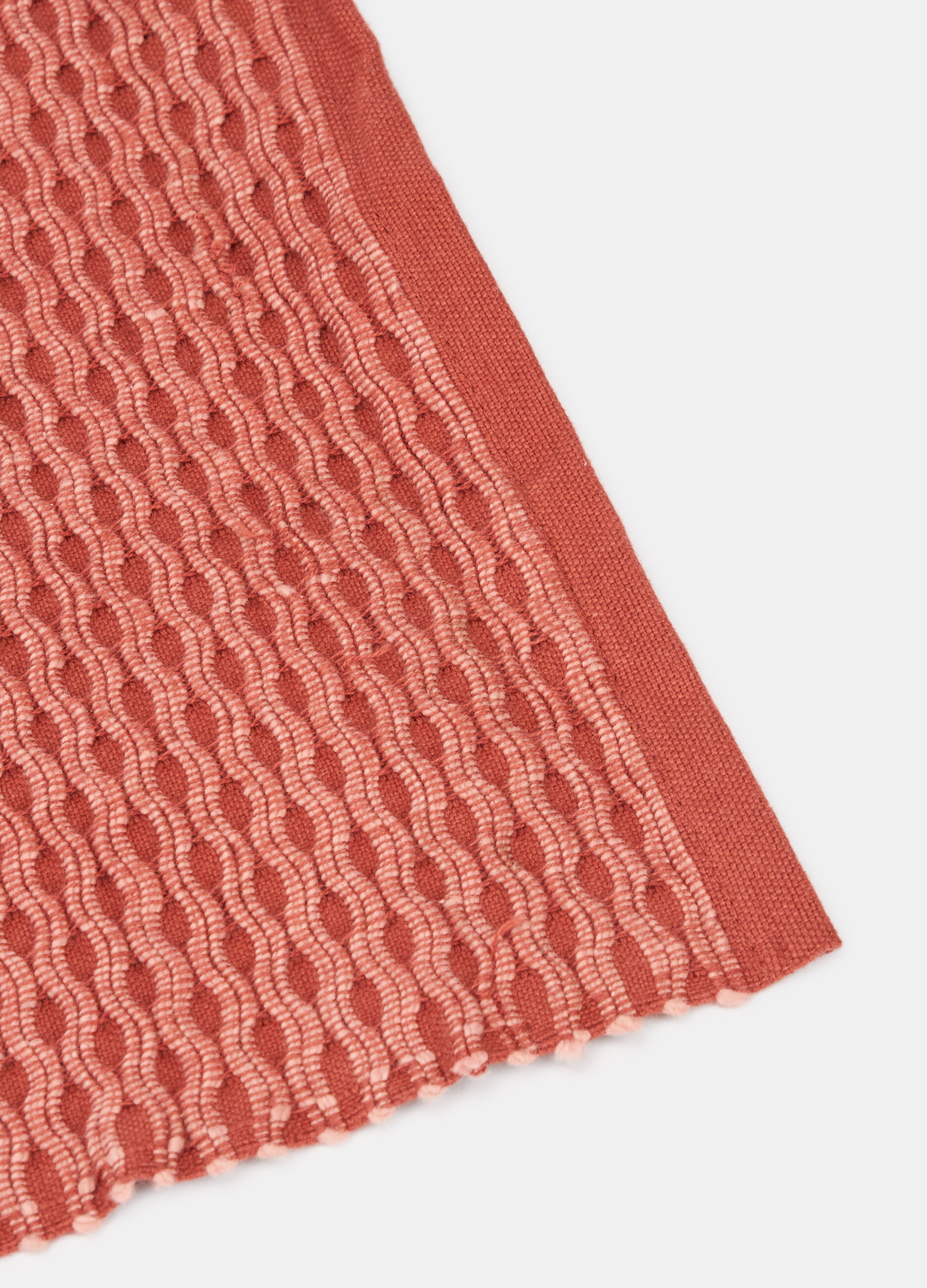 Tovaglietta rettangolare con motivo in rilievo_1