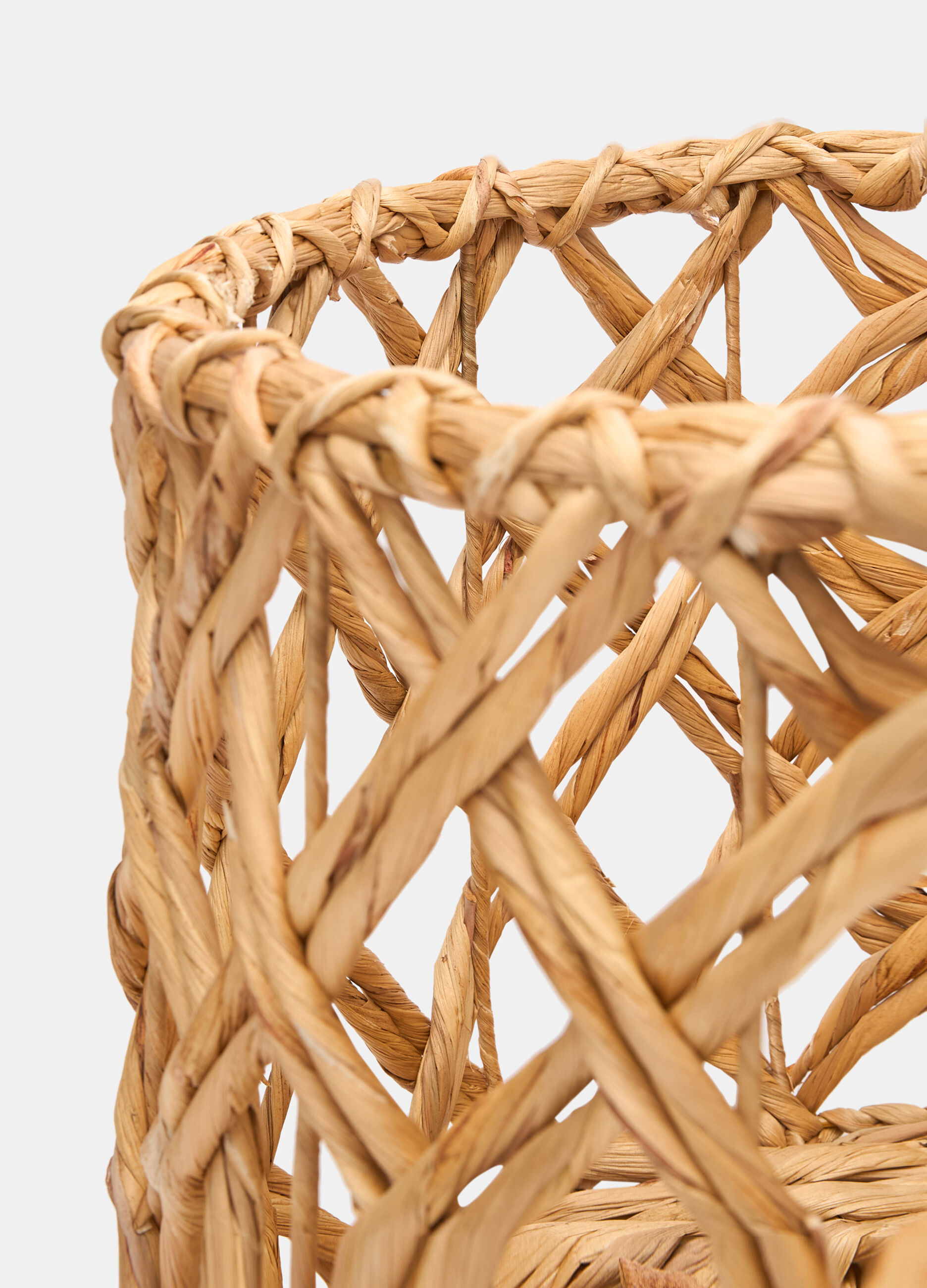 Large woven straw basket_1