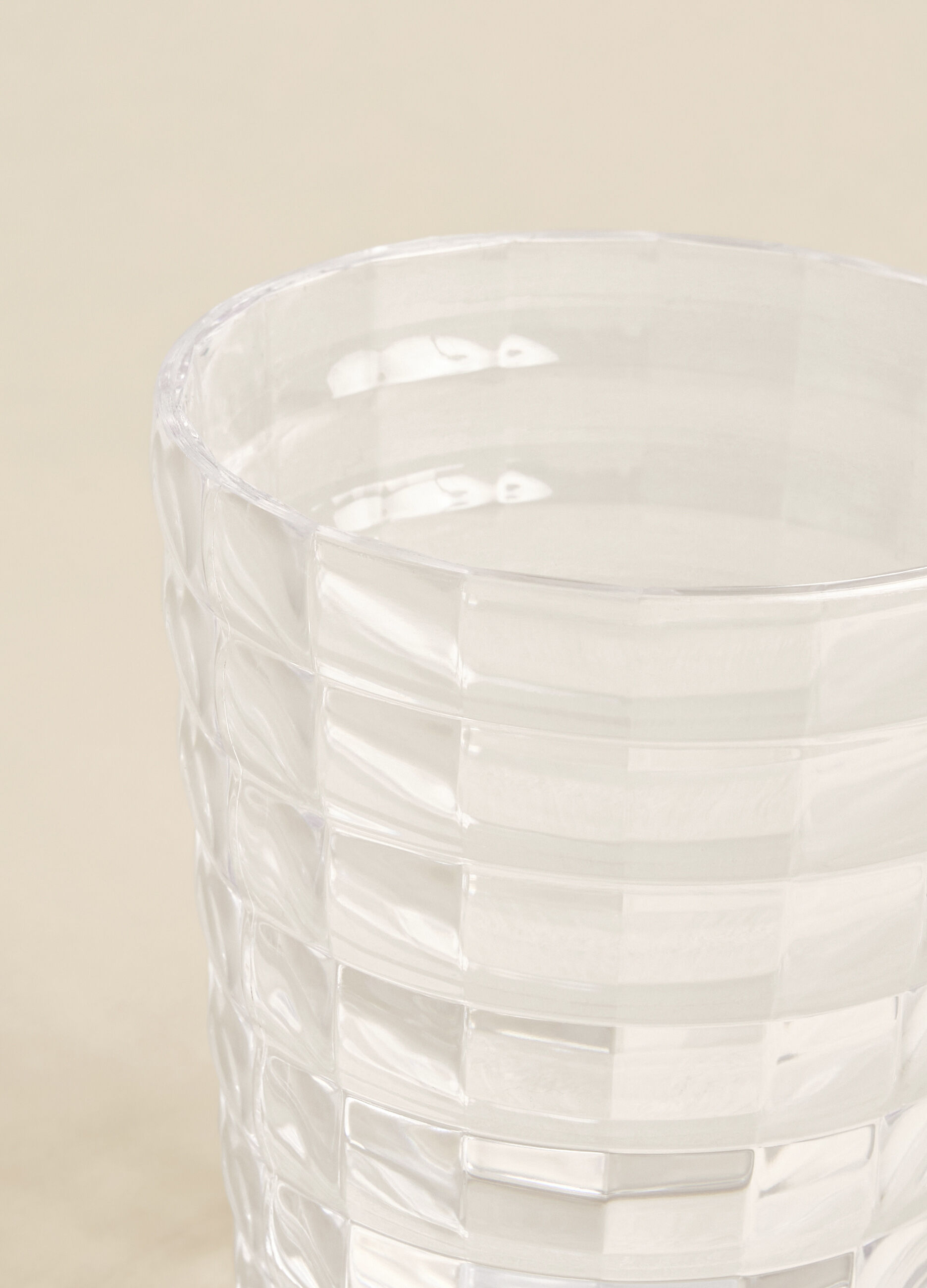 Porta spazzolino in plastica lavorata_2