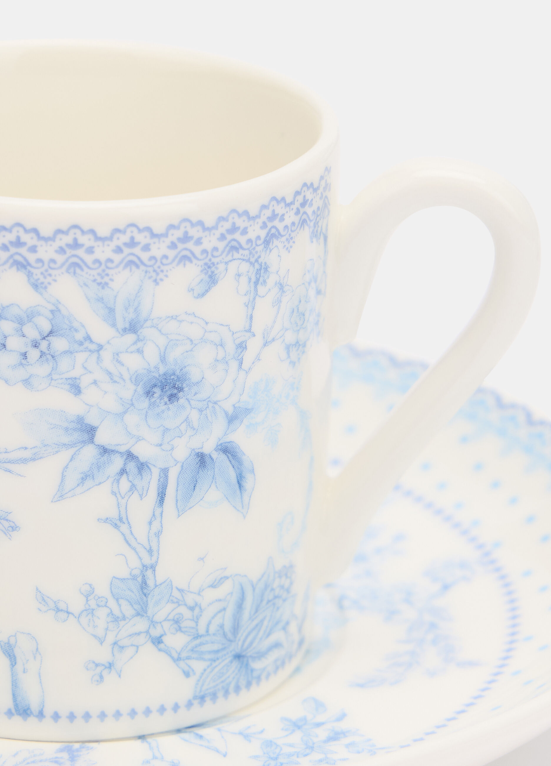 Set of 2 porcelain coffee cups with saucers_1