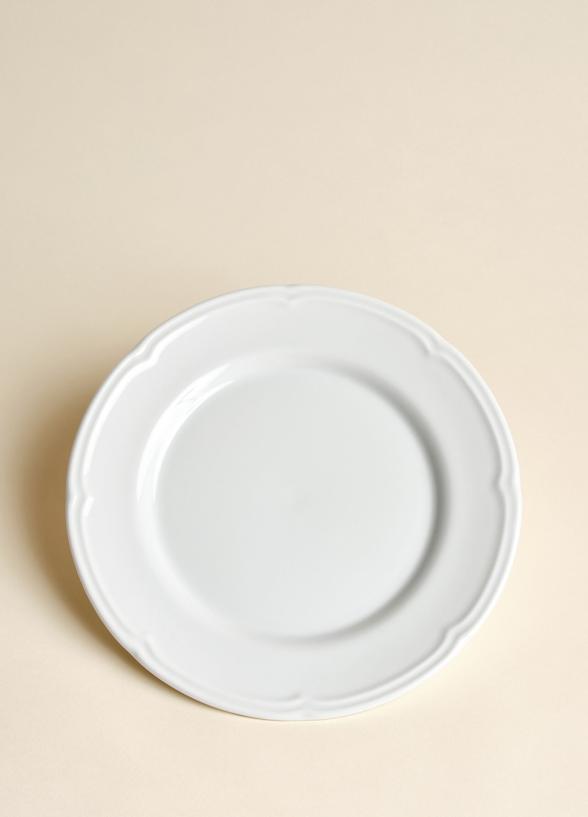 Overture plate in porcelain_1