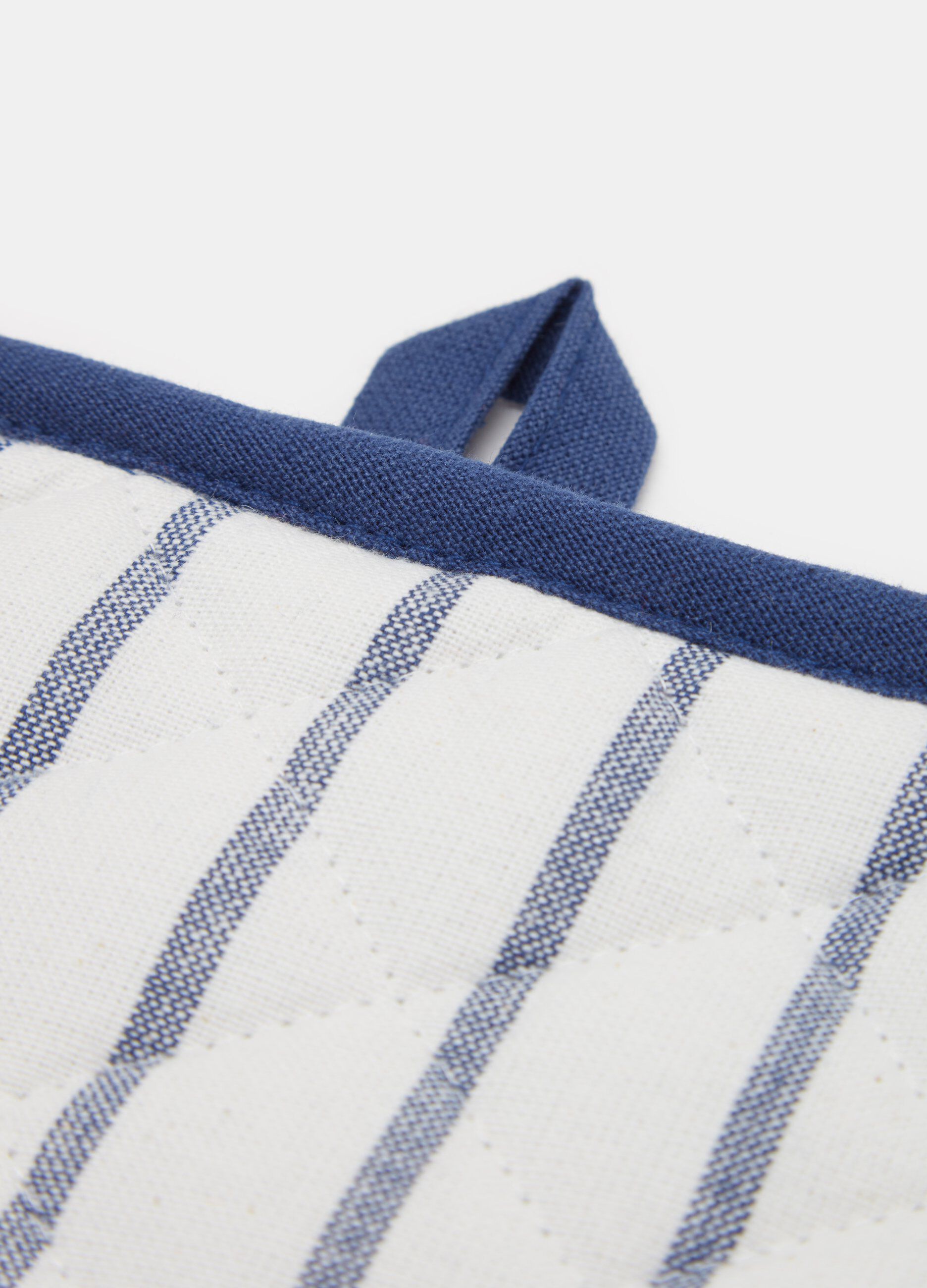Pot Holder with Stripes_1