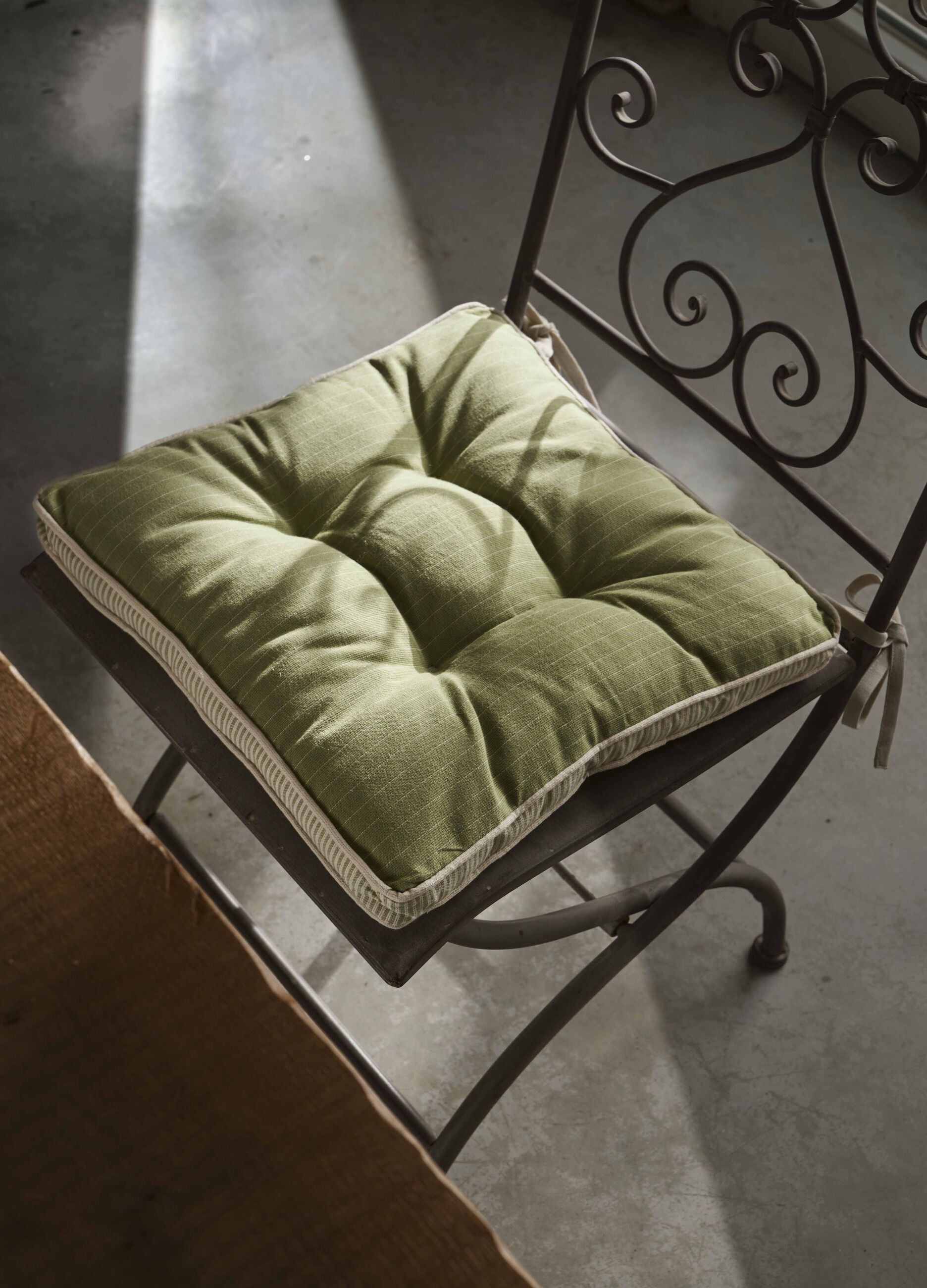 Cuscino coprisedia a righe quadrato