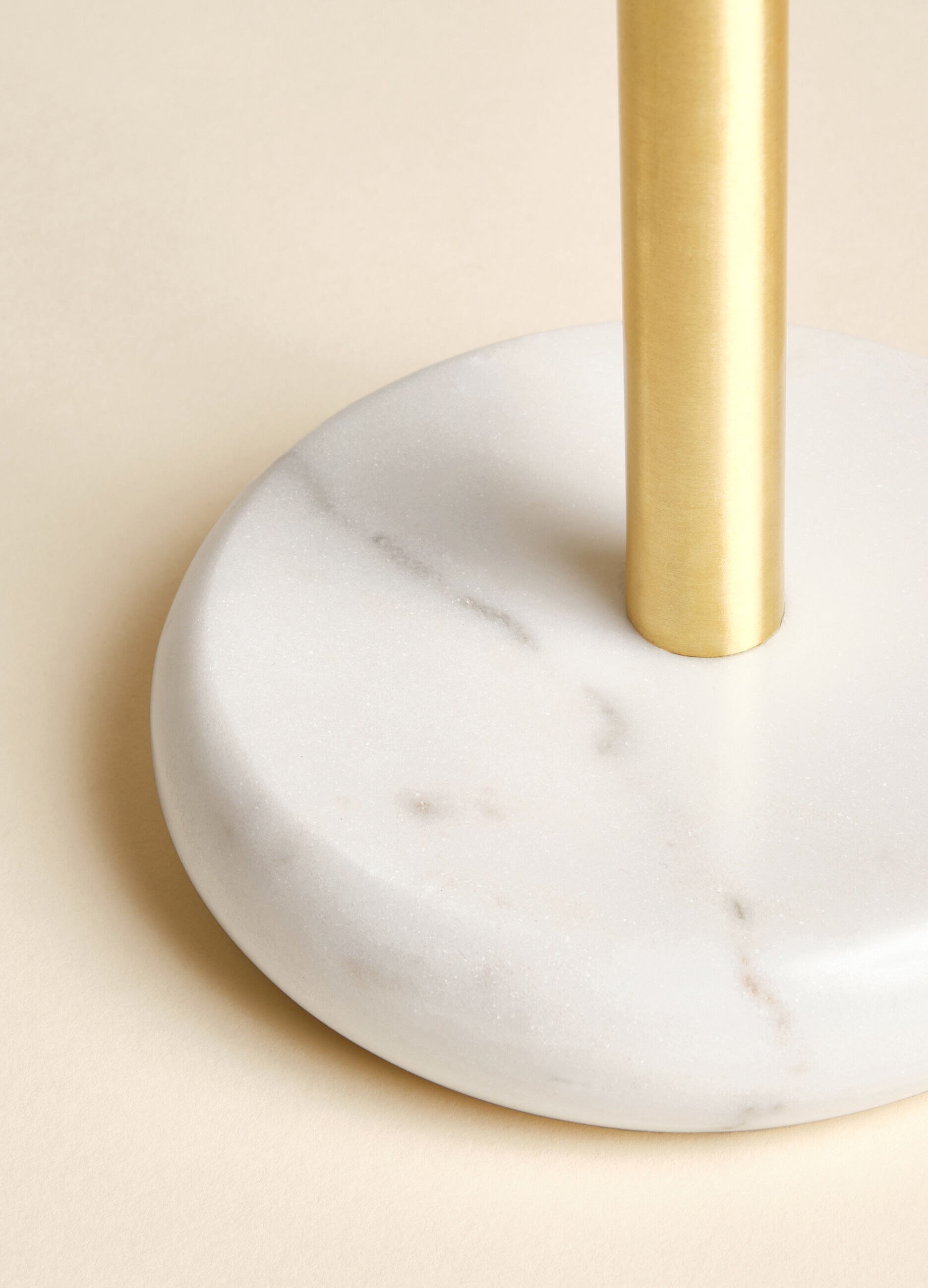 Kitchen roll holder in marble_2