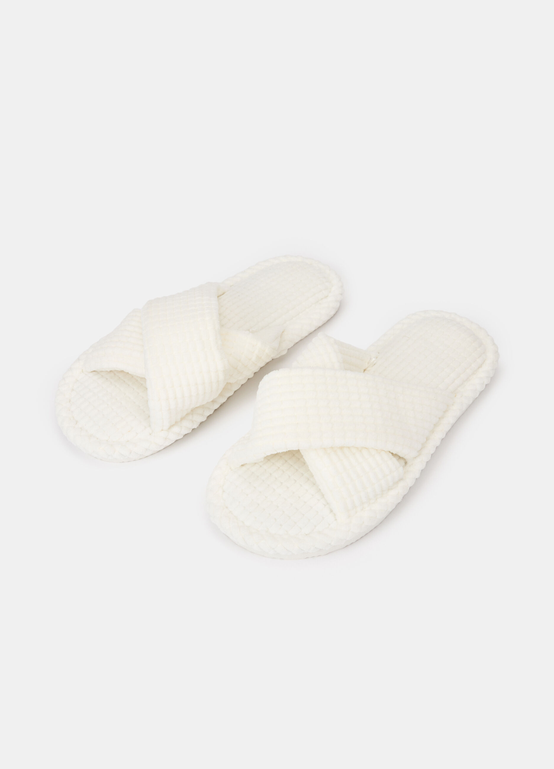 Pantofole con tomaia intrecciata_0