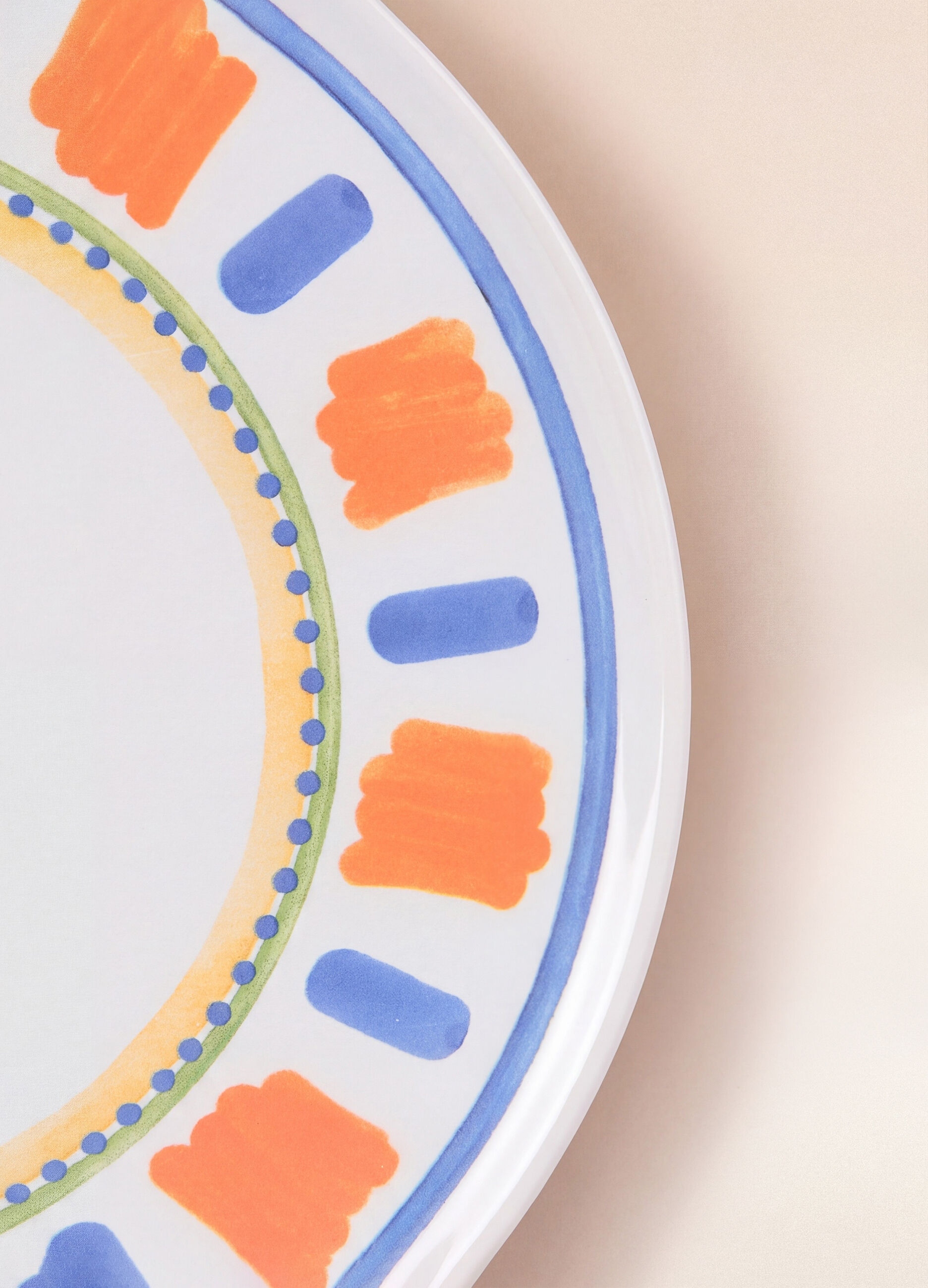Piatto da pizza in ceramica con orlo decorato_1