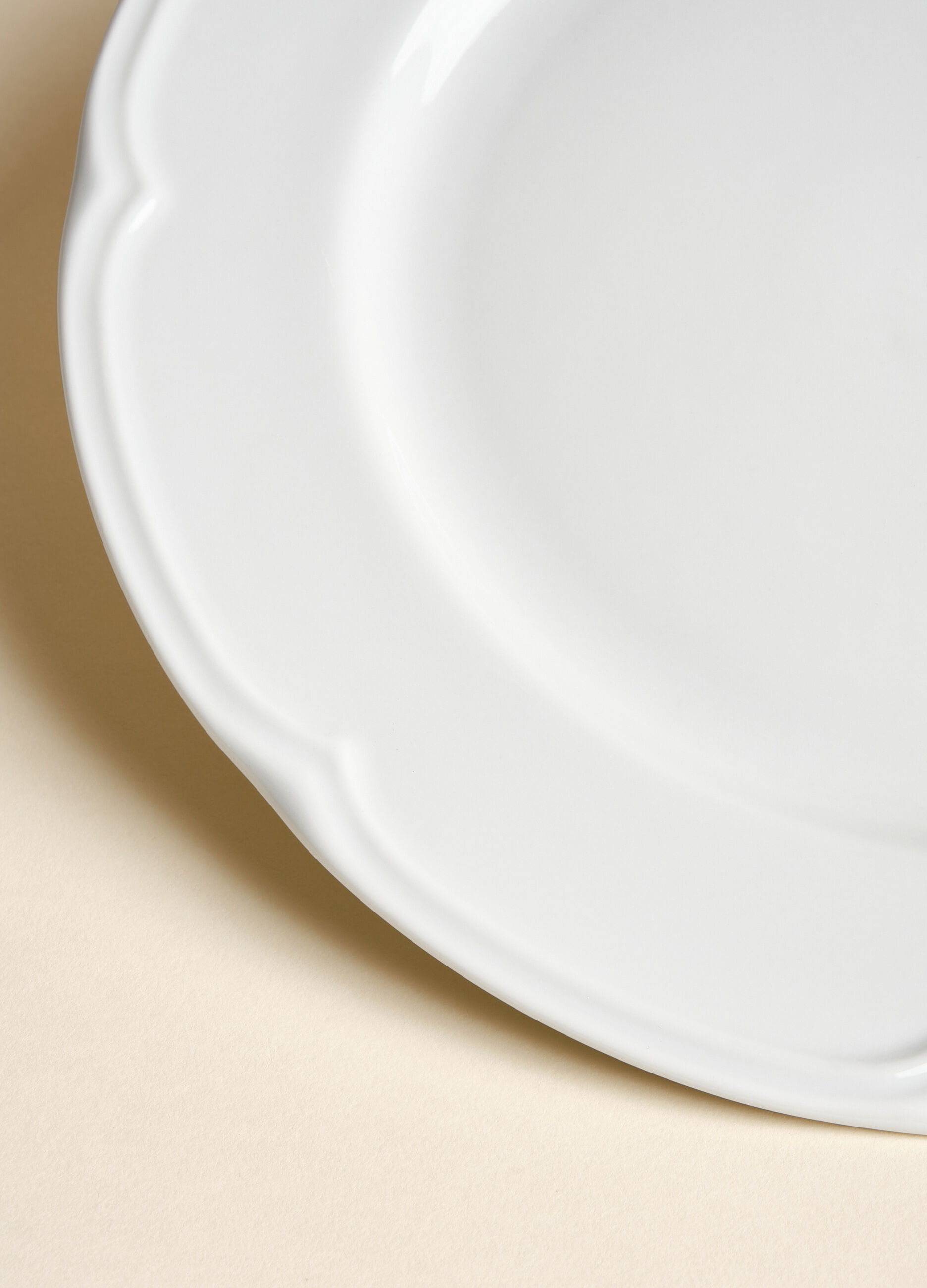 Overture serving dish in porcelain_2