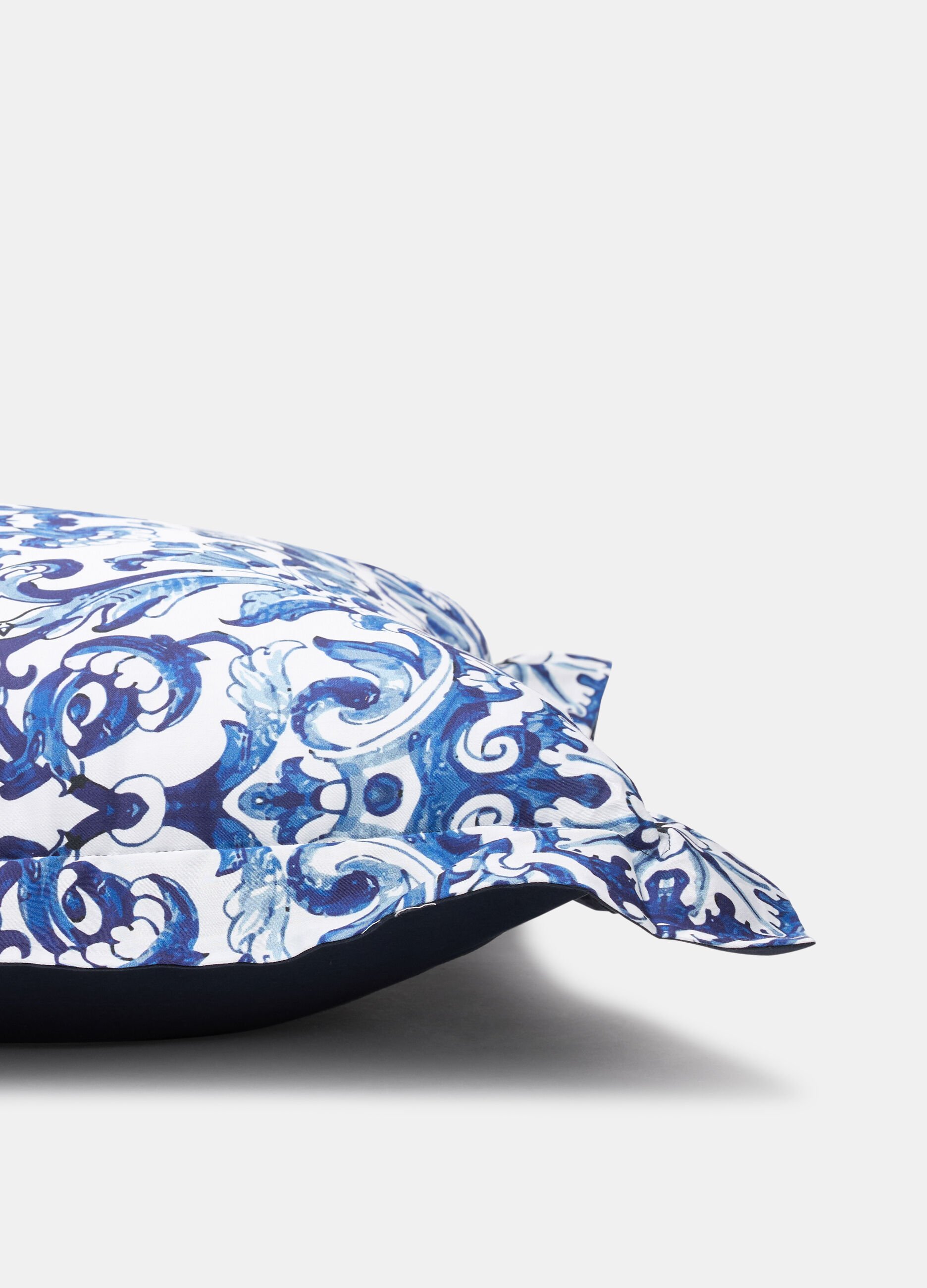 Square cushion with ceramic motif_1