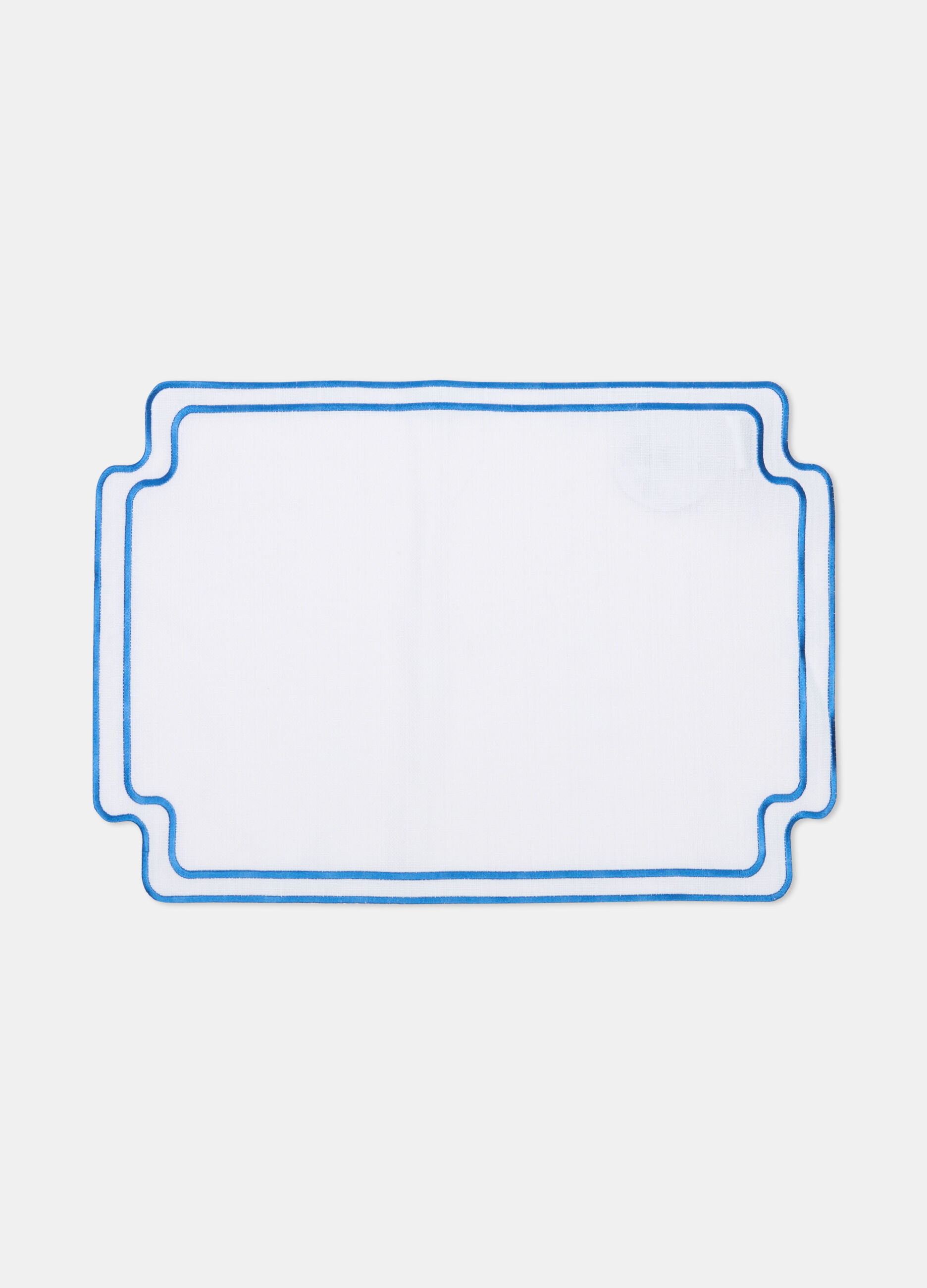 Shaped table mat with trim_0