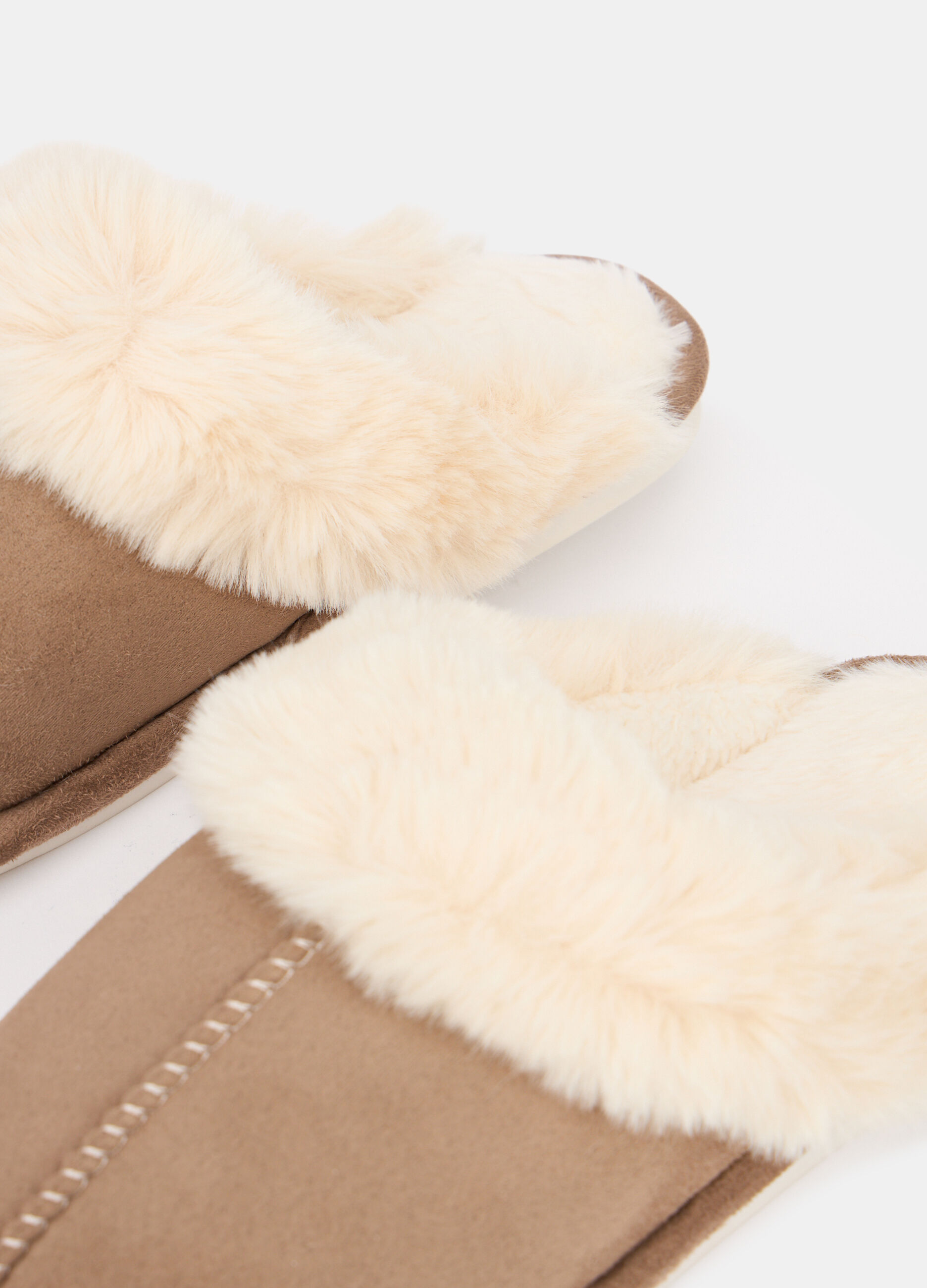 Pantofole chiuse con peluche_1