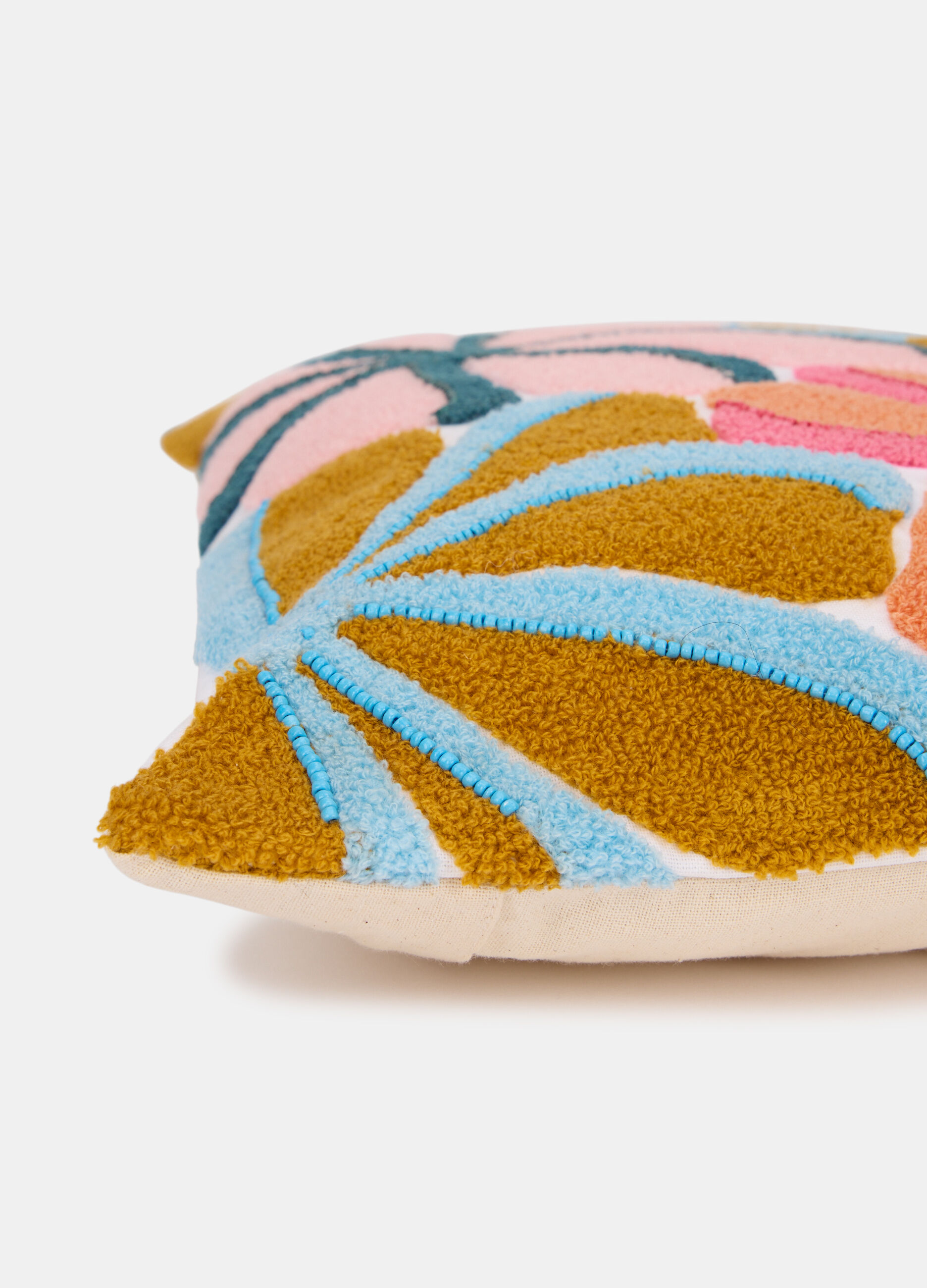 Cuscino in cotone con fiori in rilievo_1