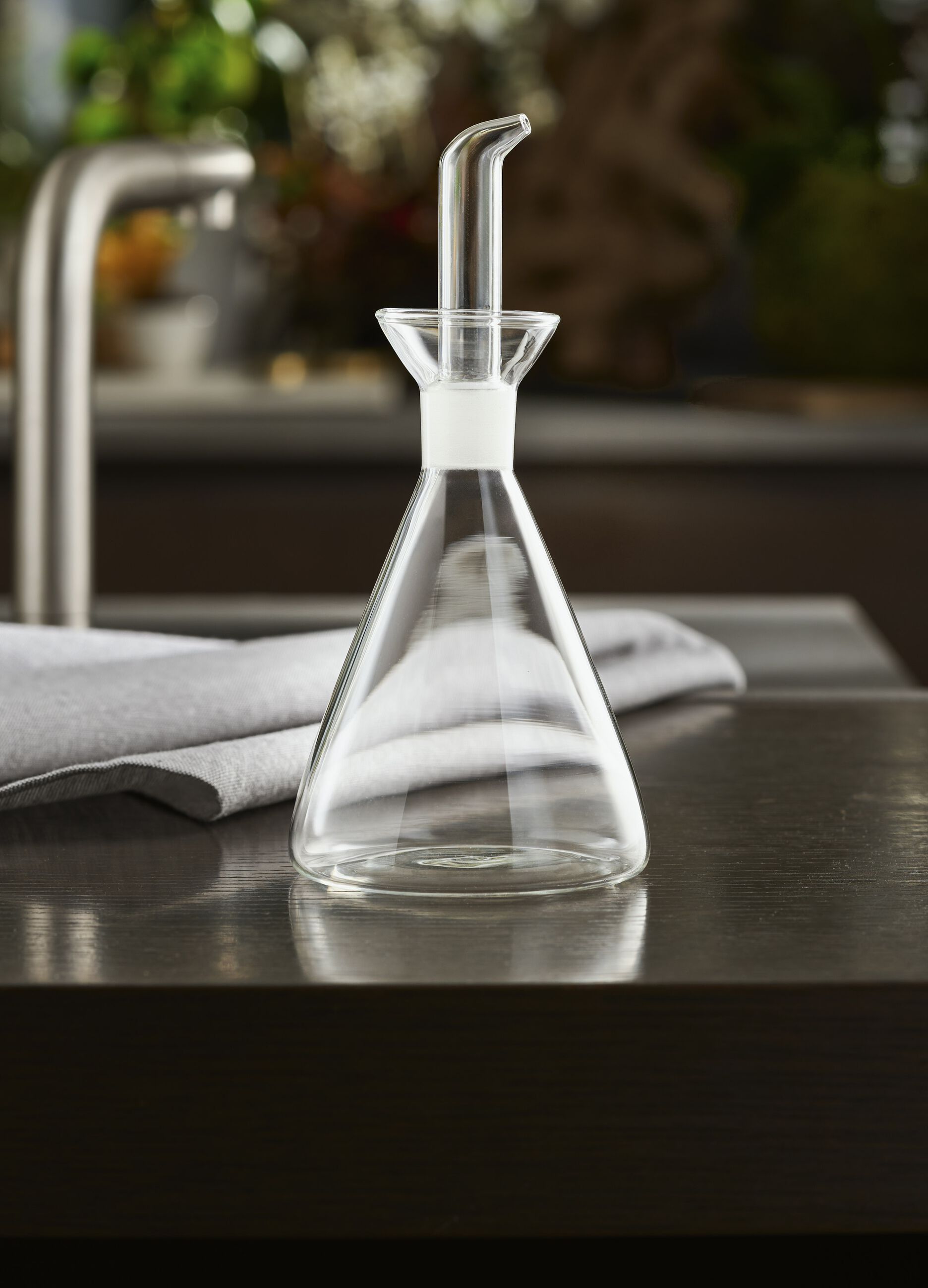 Glass oil bottle with spout_0