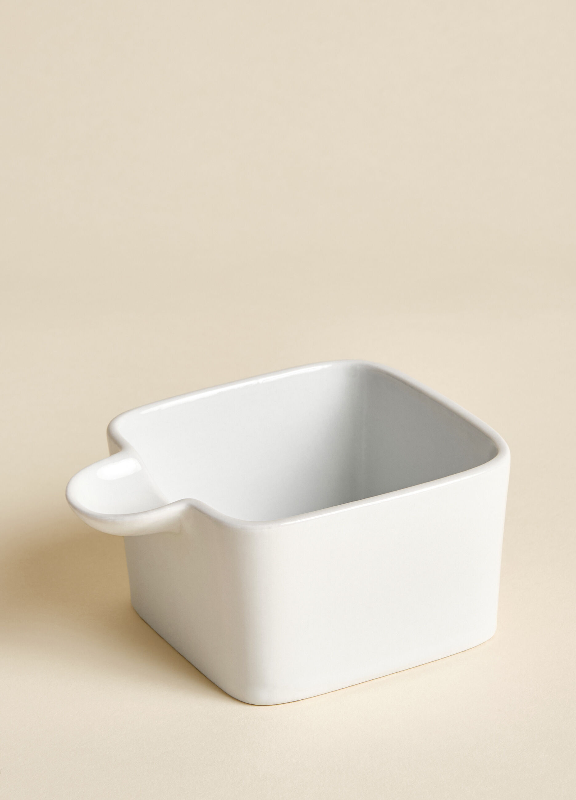 Casserole dish with 1 handle in porcelain_1