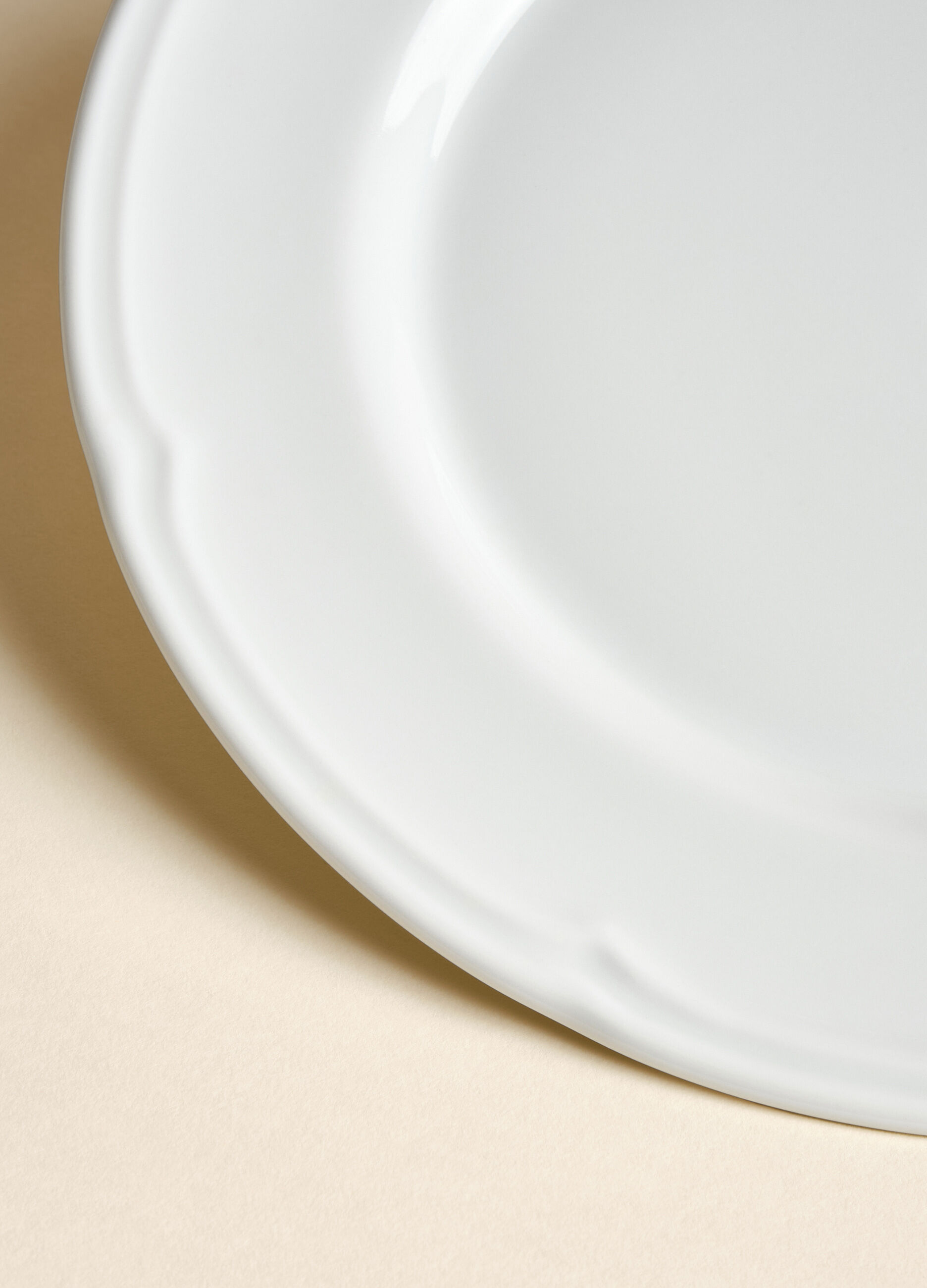 Overture plate in porcelain_2