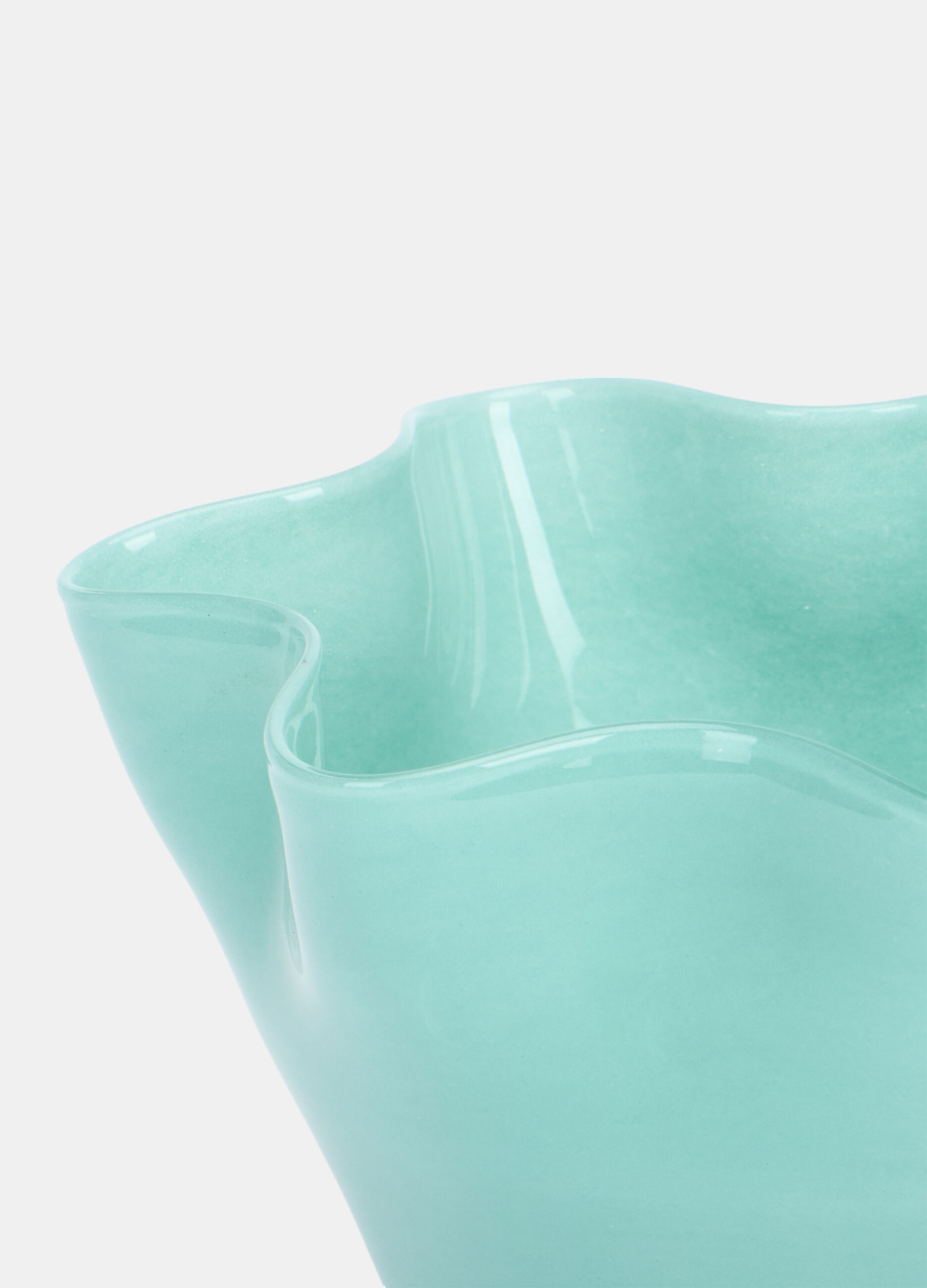 Vaso in vetro colorato con orlo increspato