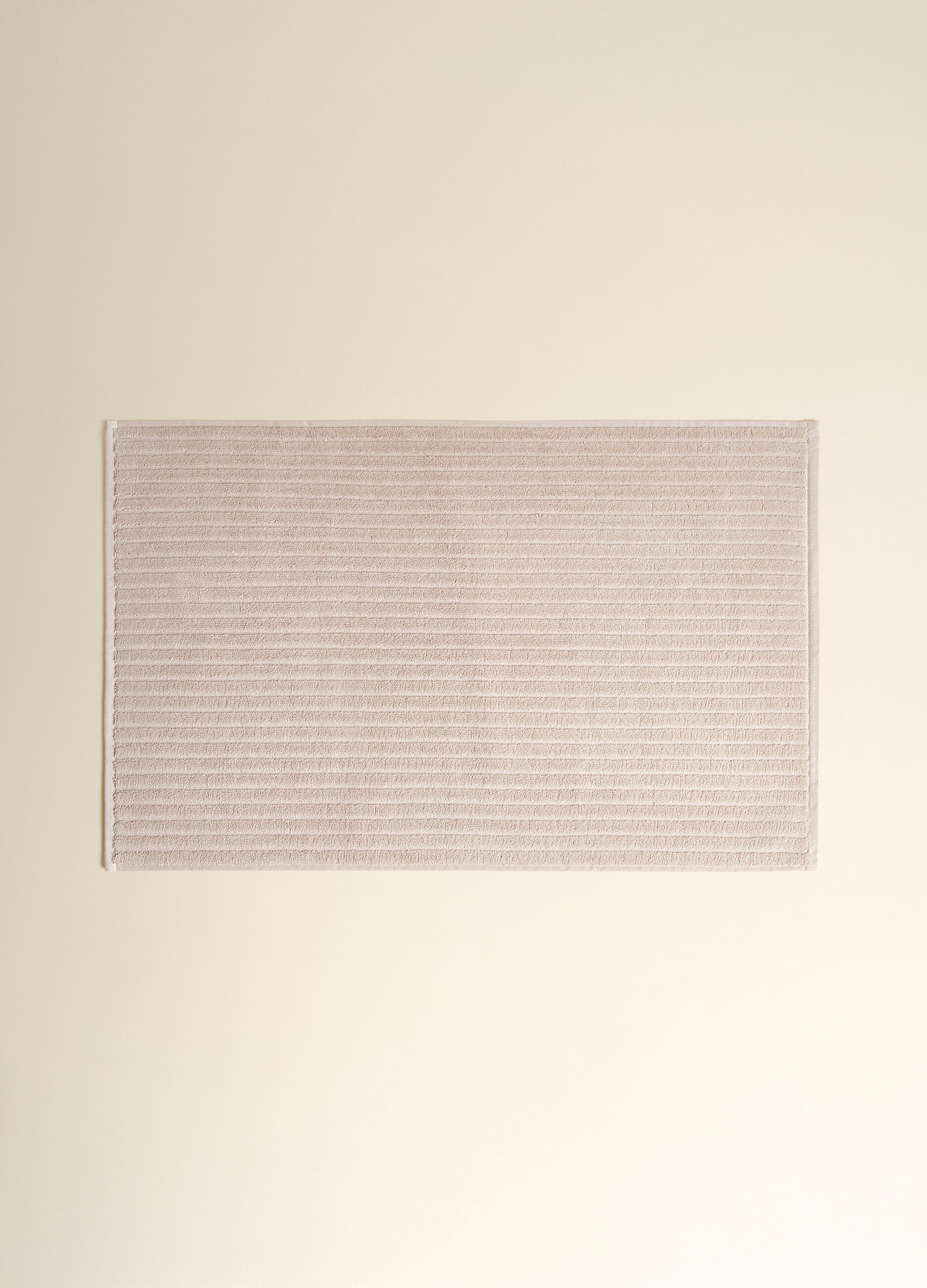 Tappeto in puro cotone jacquard a righe Made in Portugal_1