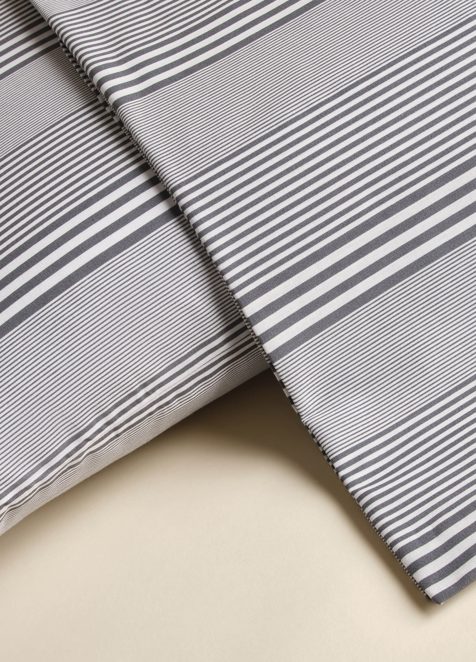 Double sheet in cotton with irregular stripes_2