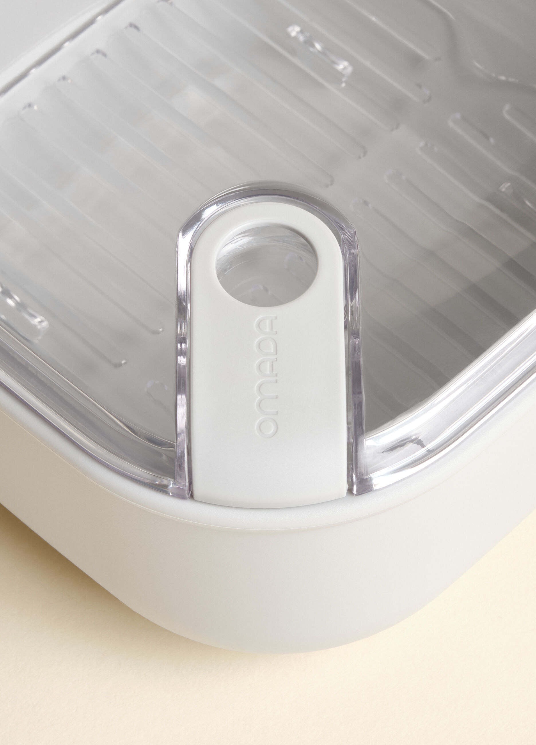 Contenitore per alimenti con doppio coperchio_2