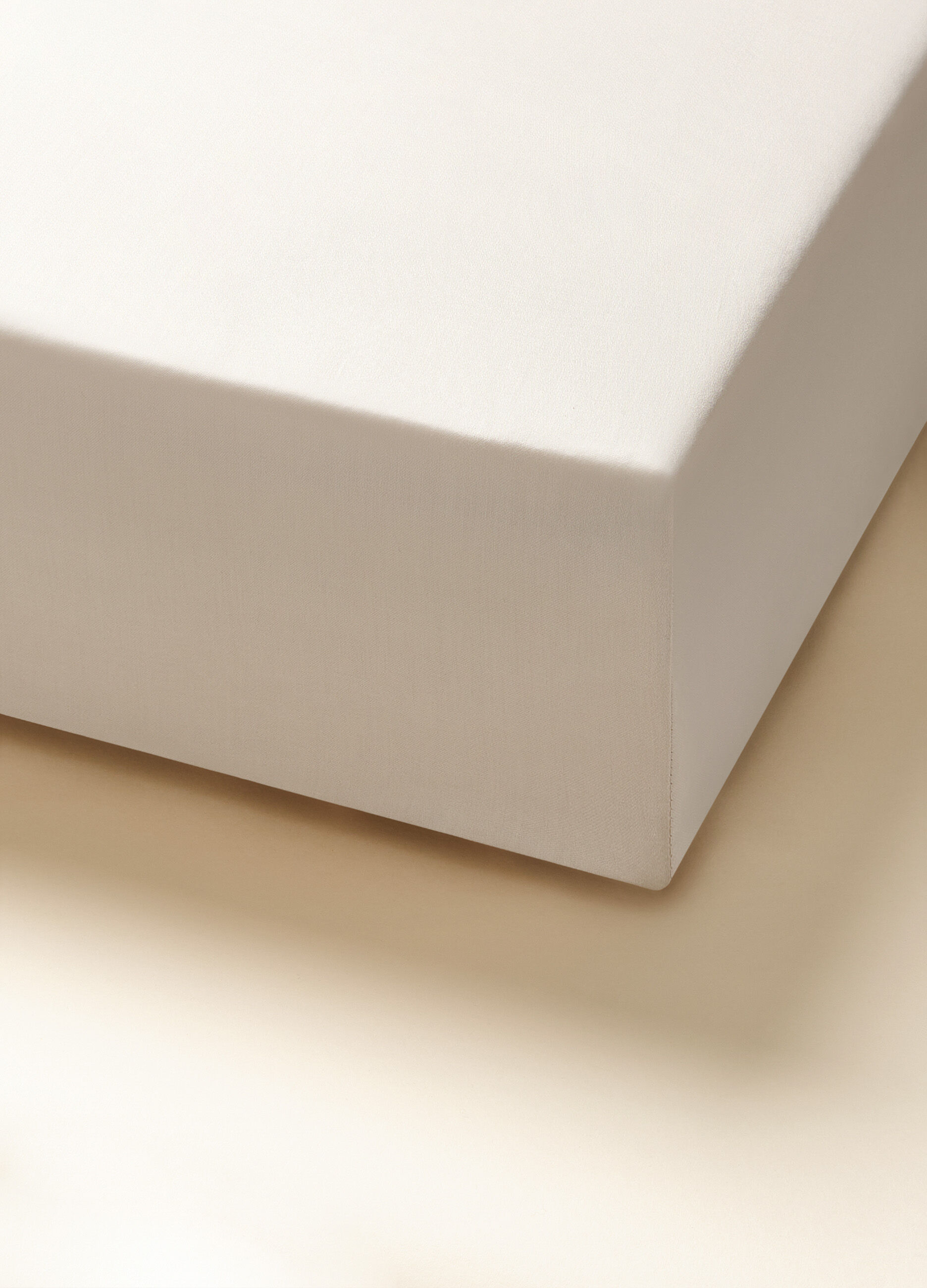 Double bed fitted sheet in 100% cotton satin_1