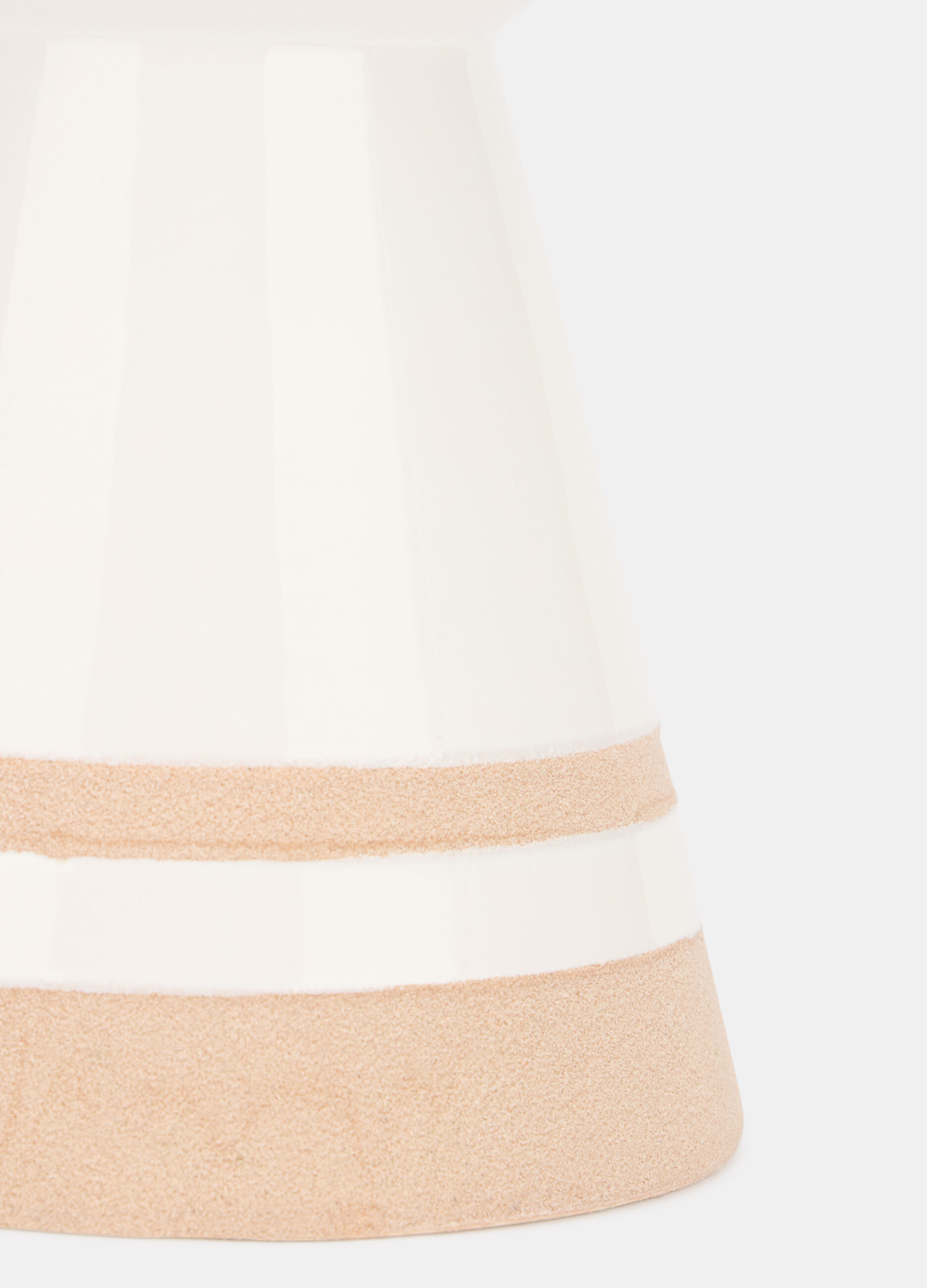 Vaso conico in ceramica con inserti grezzi_1