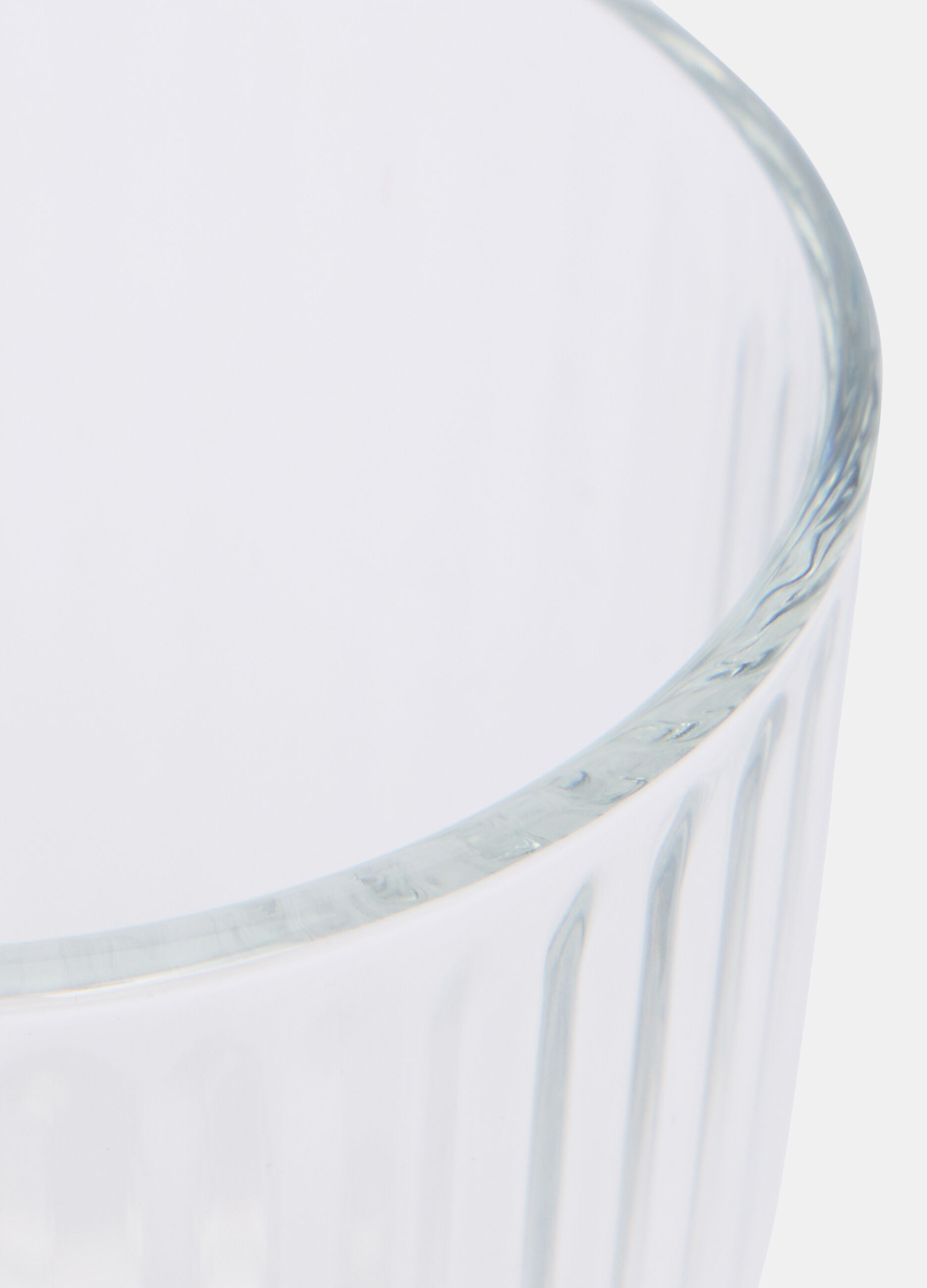 Bicchiere in vetro con scanalature_1