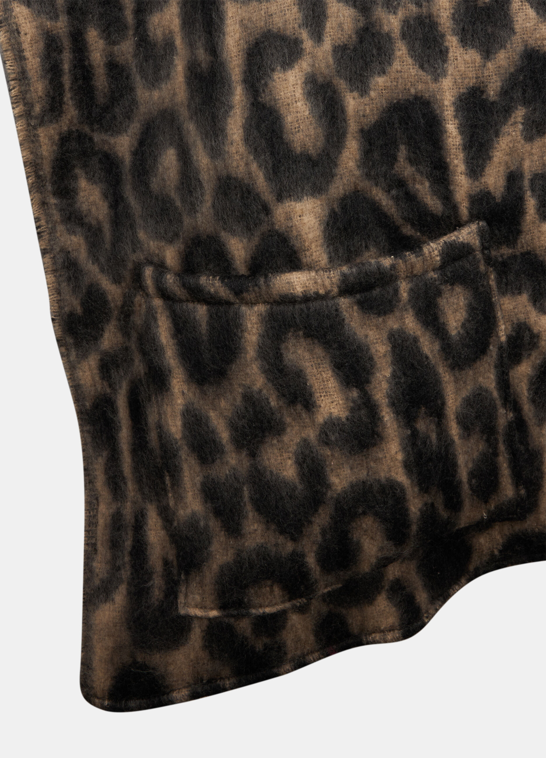 Stola plaid leopardata con tasche