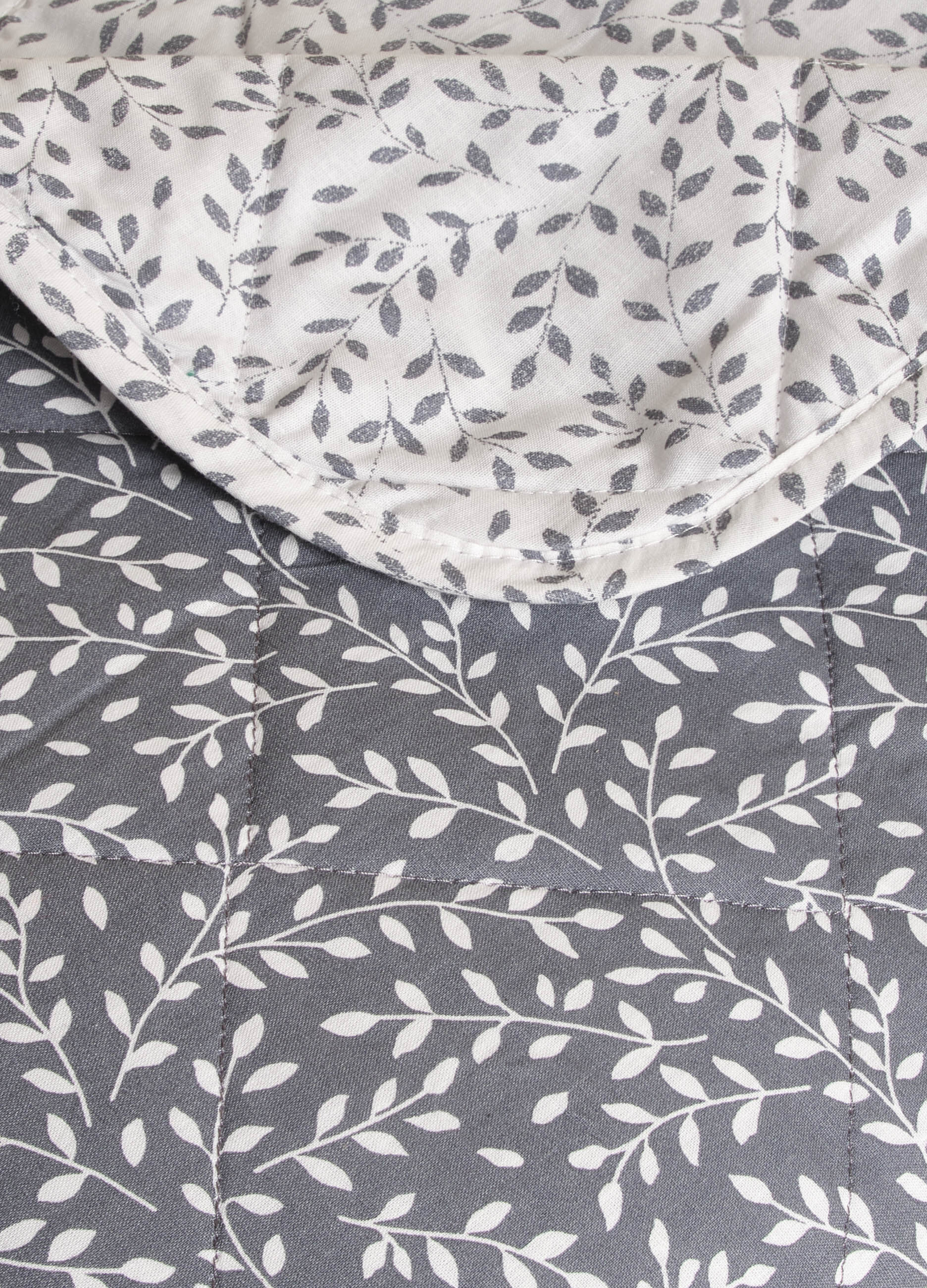 Double Quilt with Foliage Design_1