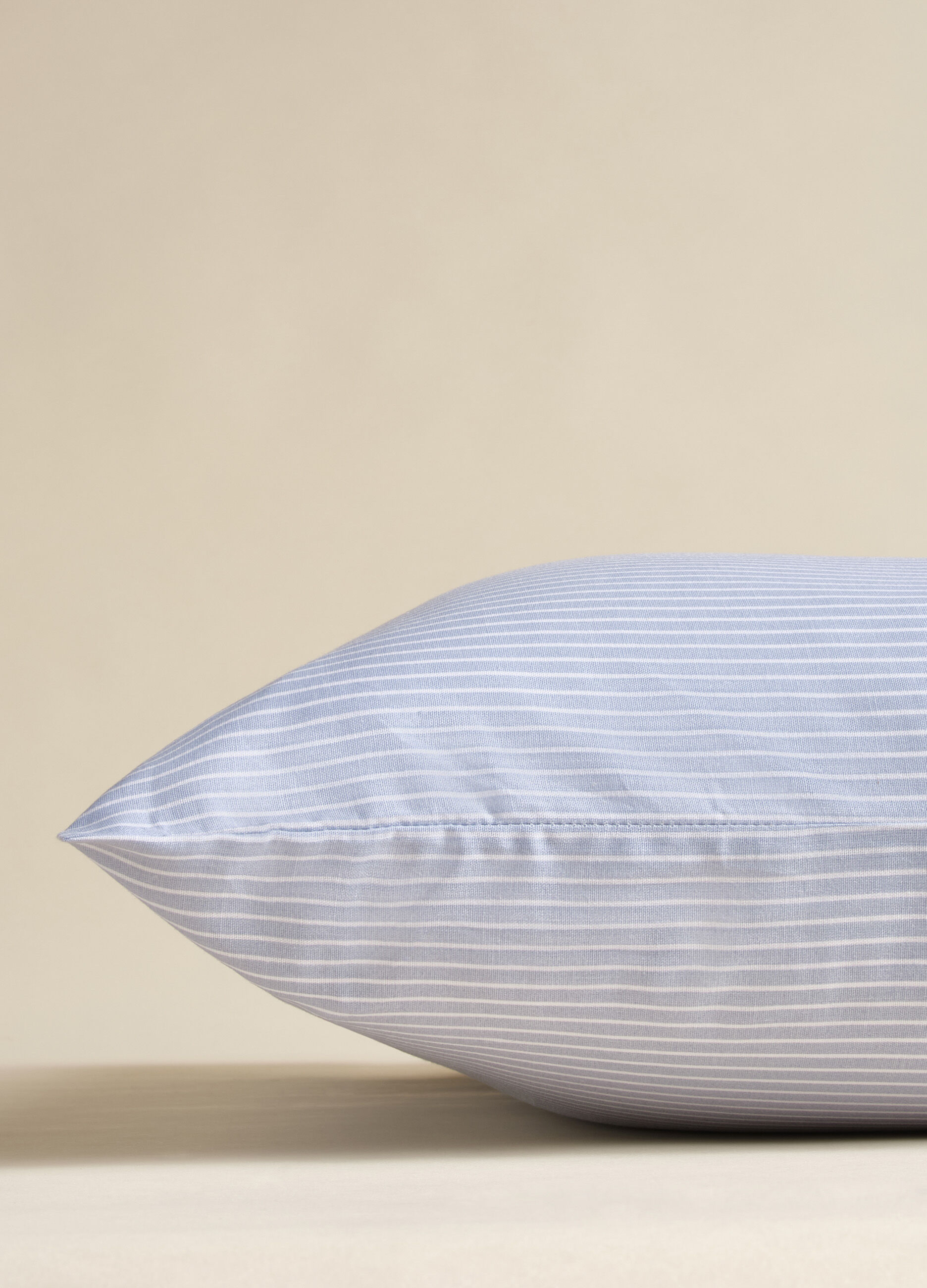 Cotton pillowcase with fine stripes_2