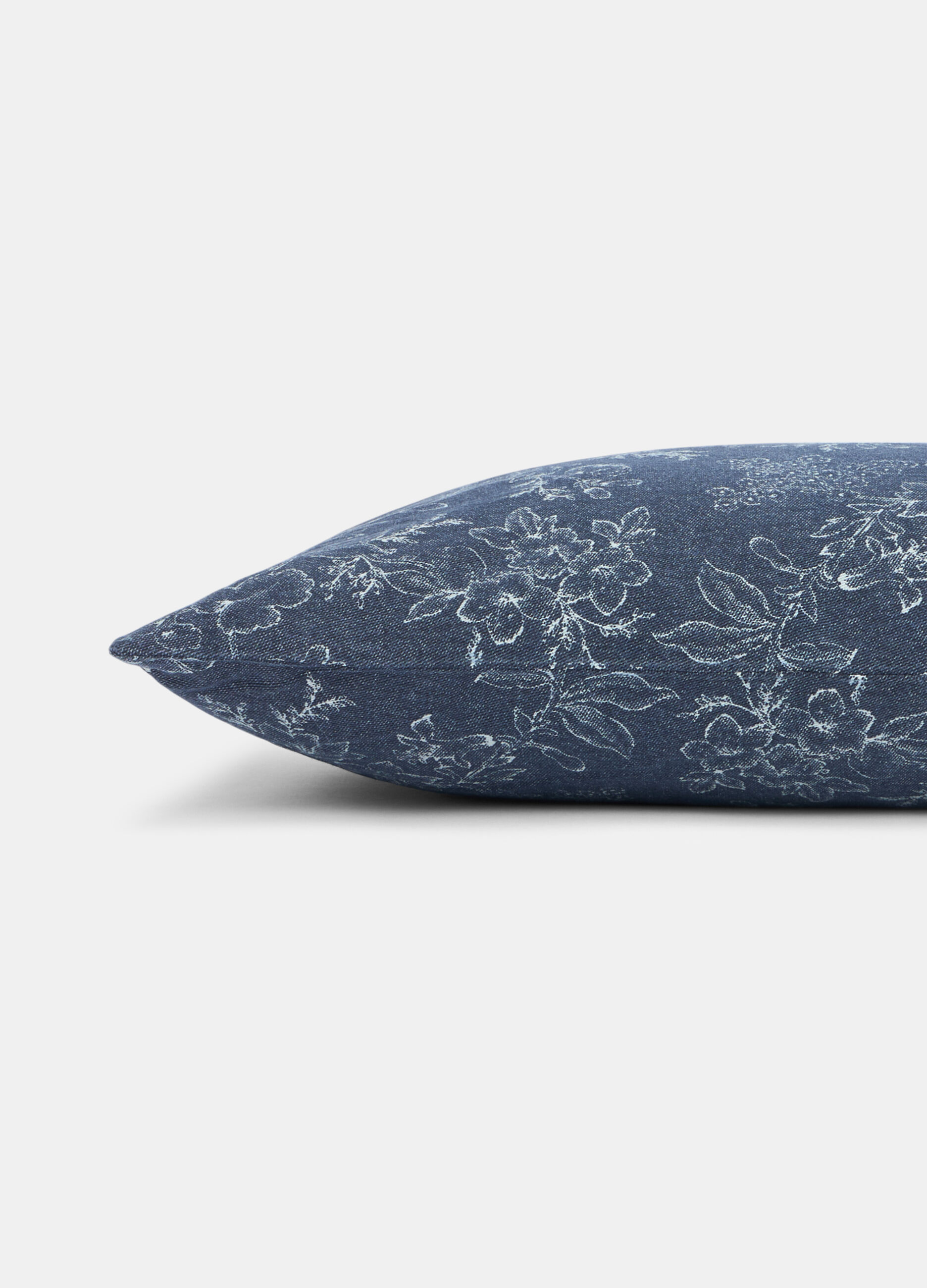 Rectangular cushion with floral design_1