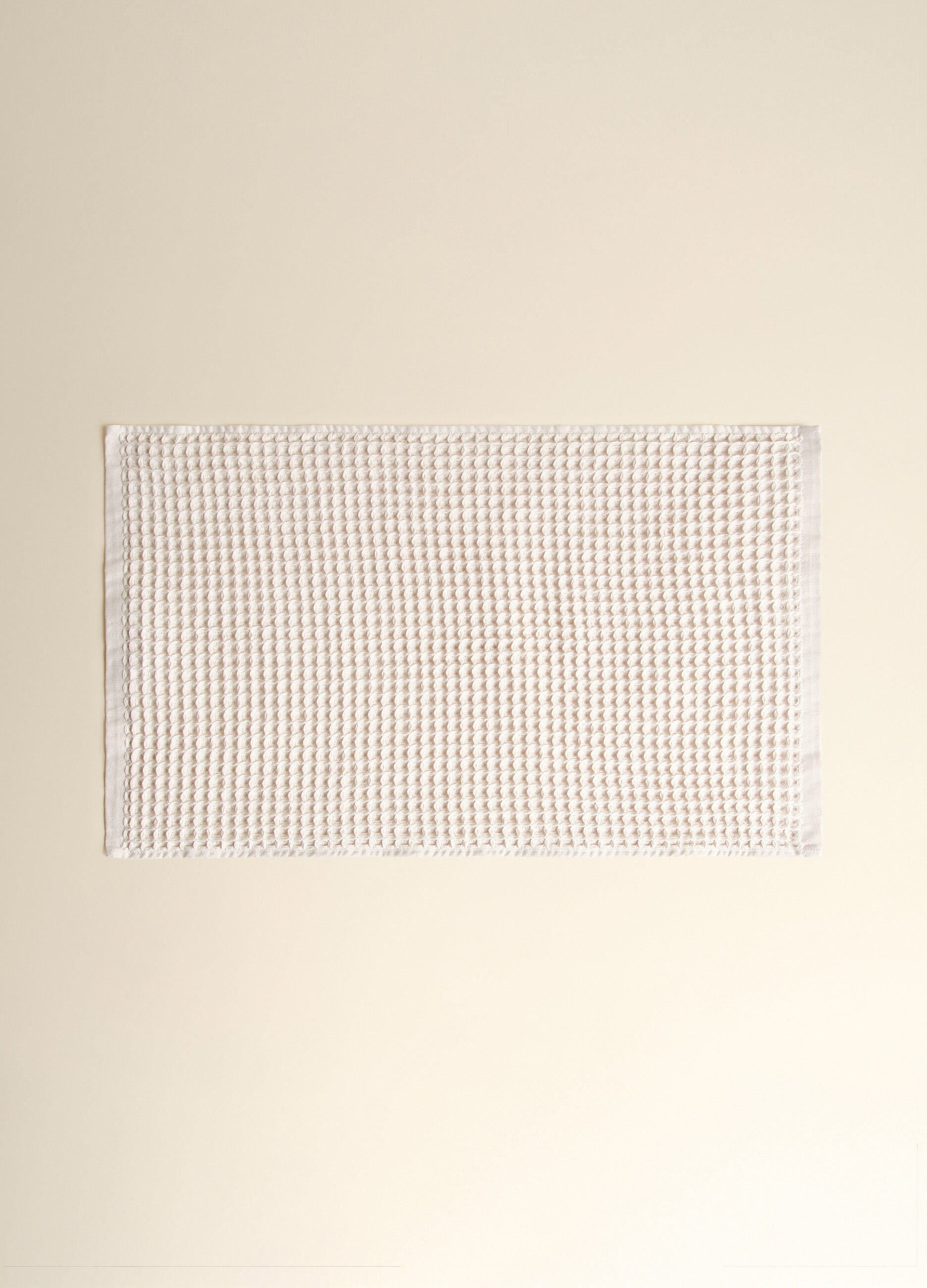 Garment-dyed bath towel in 100% waffle cotton Made in Portugal_2