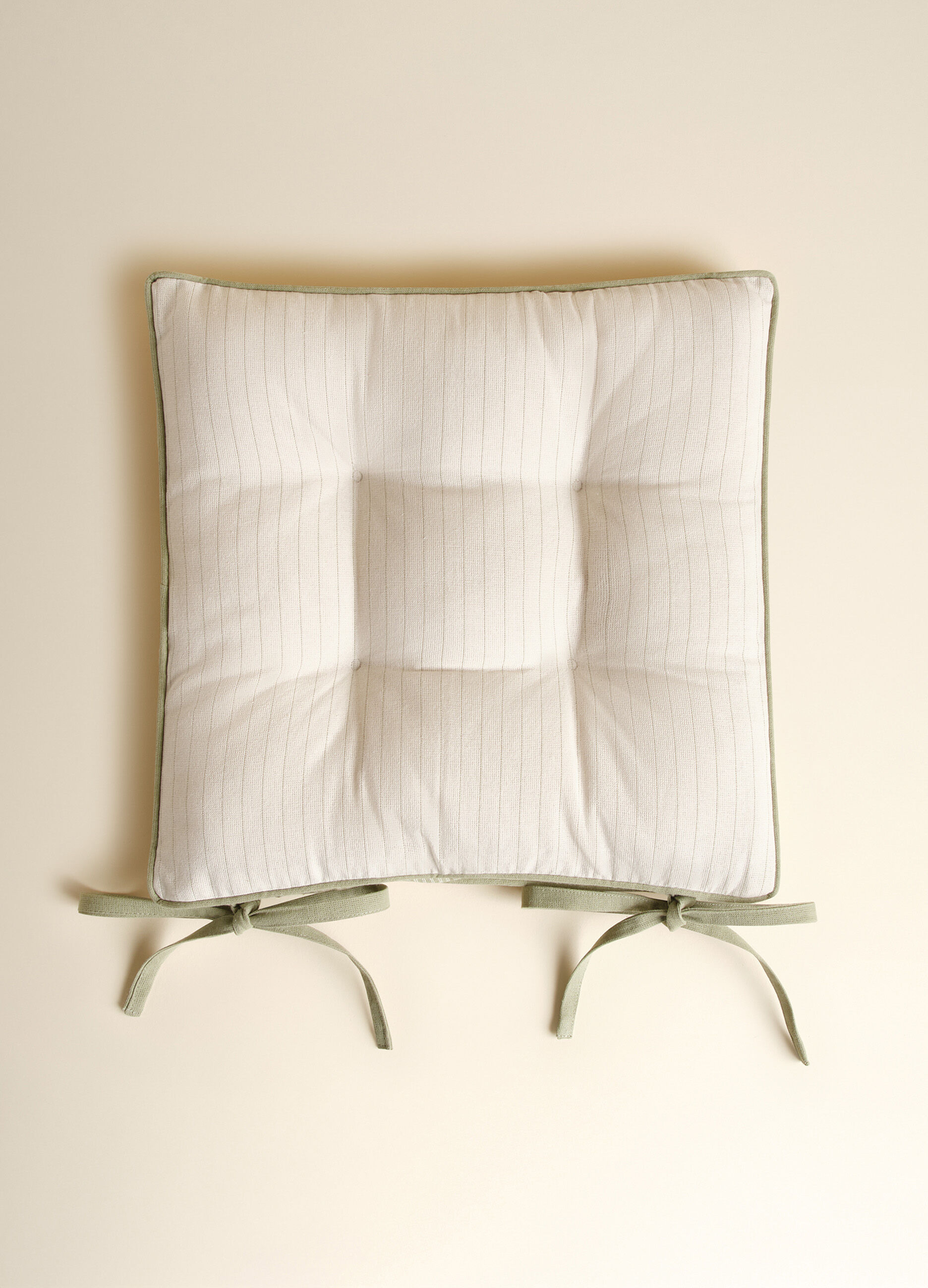 Square seat pad with stripes_1