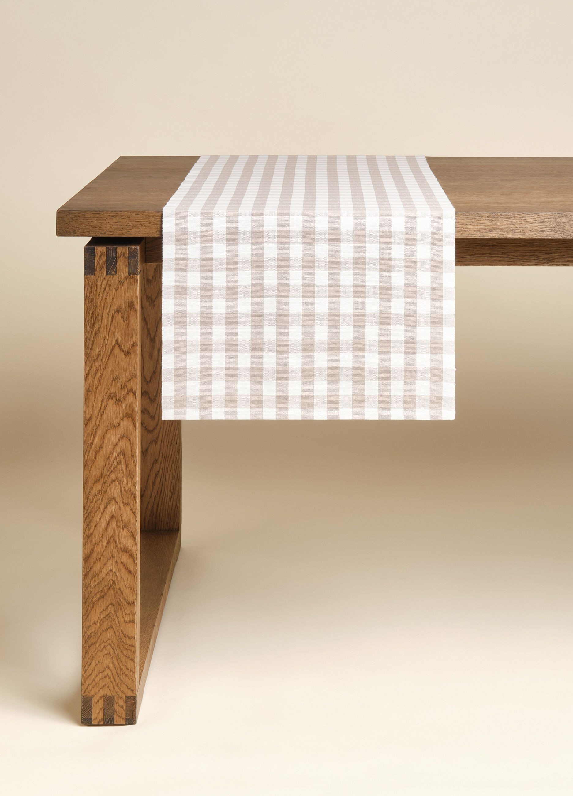 Checked cotton runner