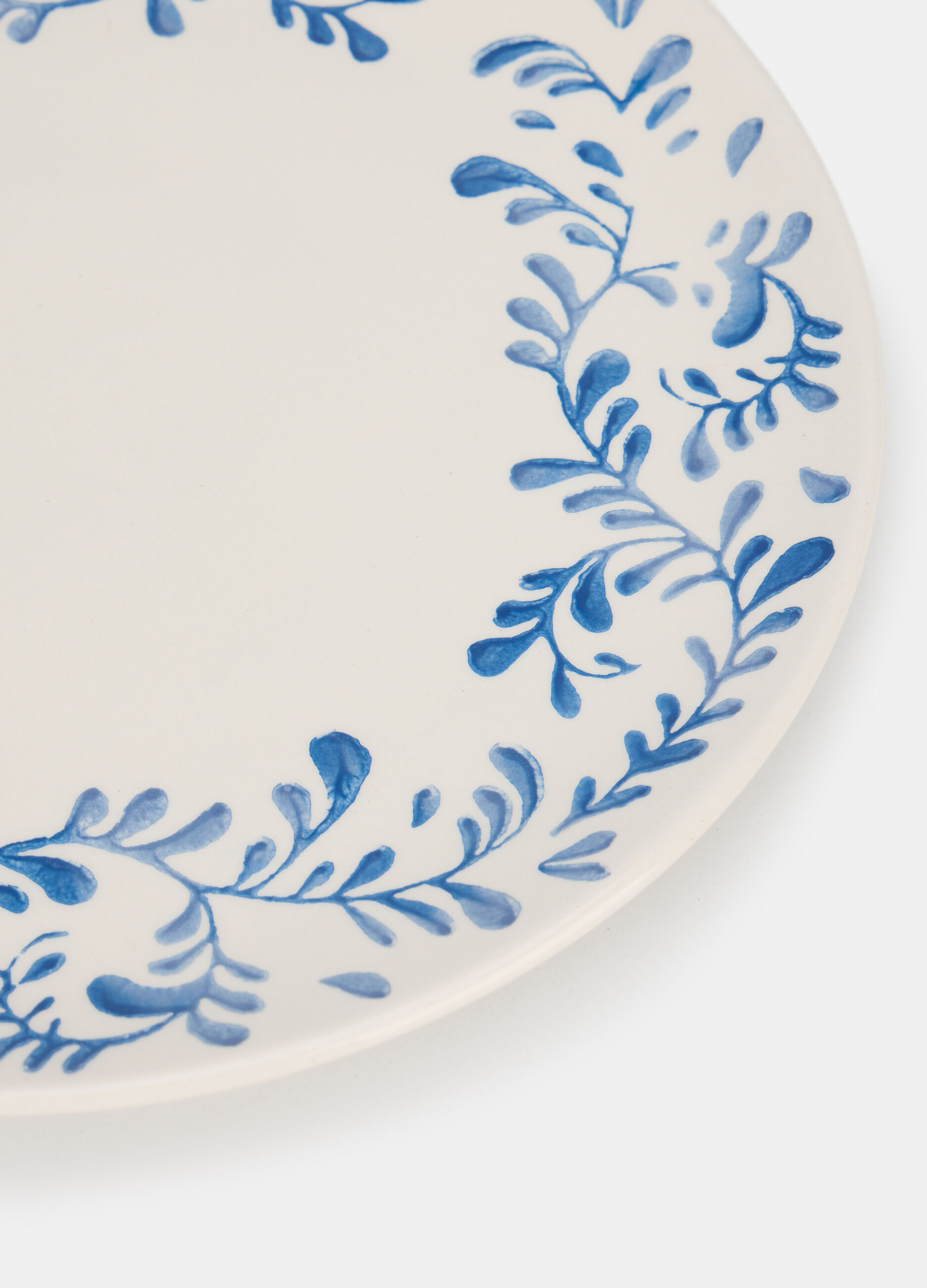 Piatto piano con conirce floreale blu_1