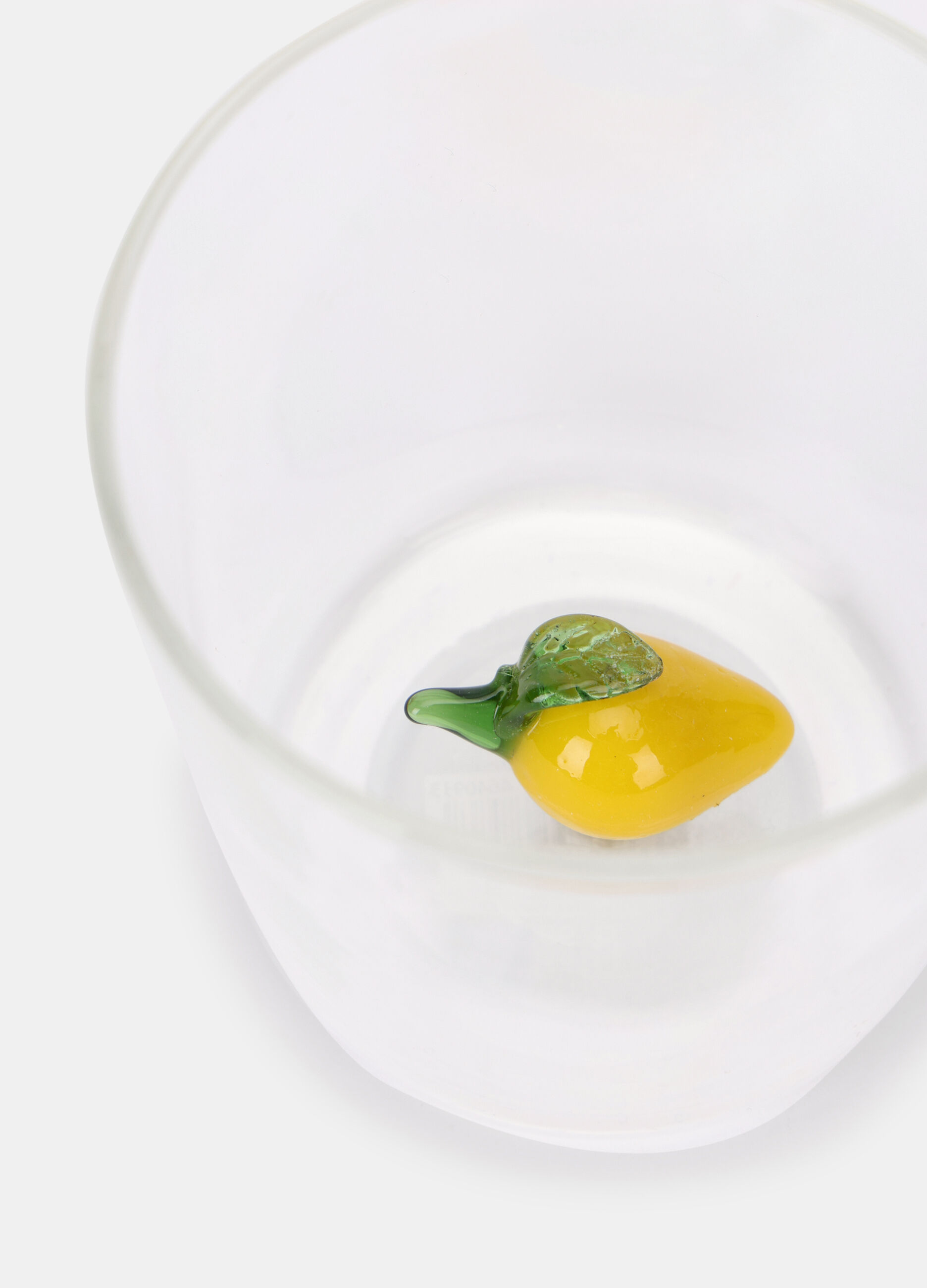 Bicchiere in vetro con limone_1