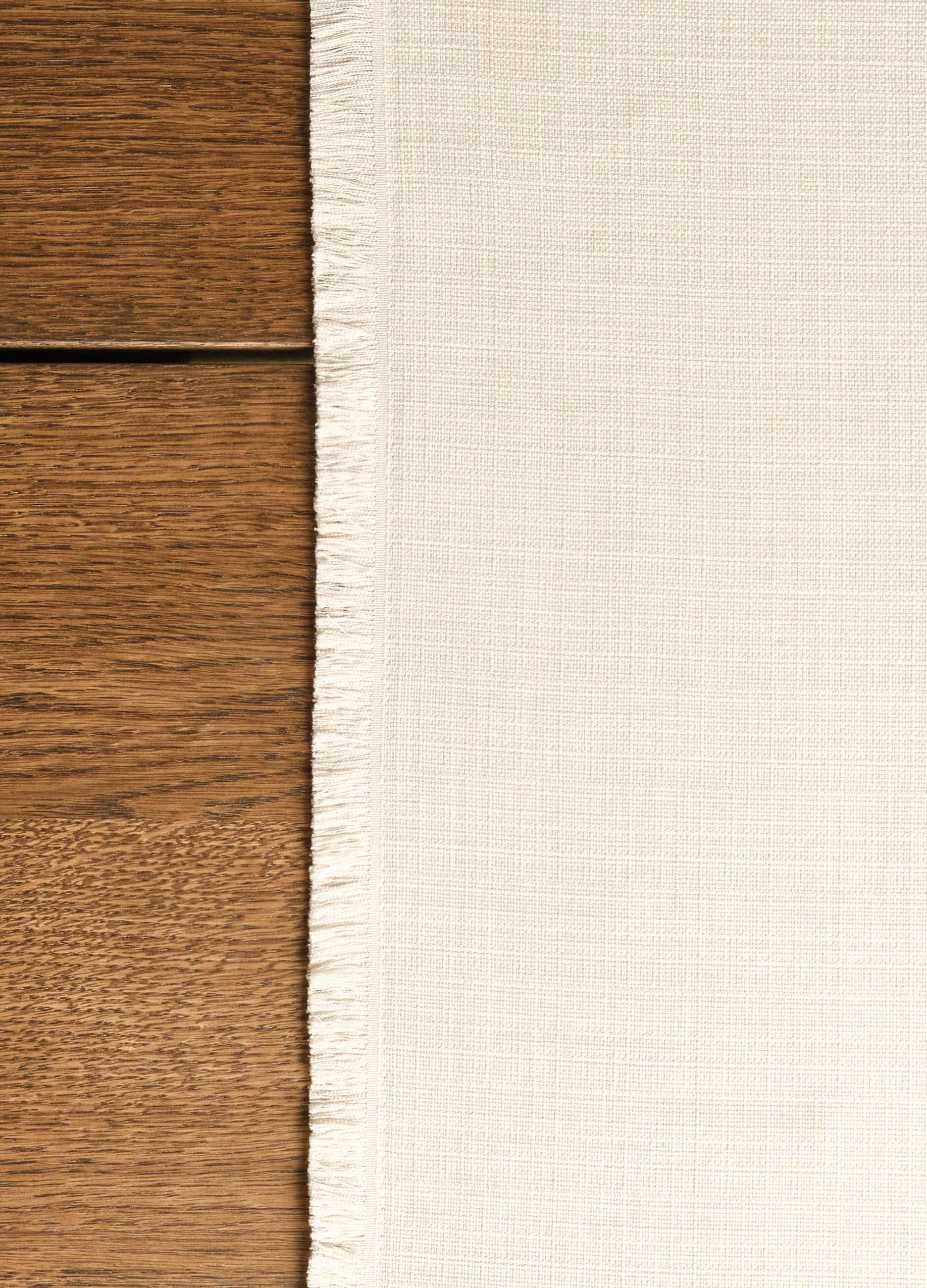 Stainproof table runner with fringes