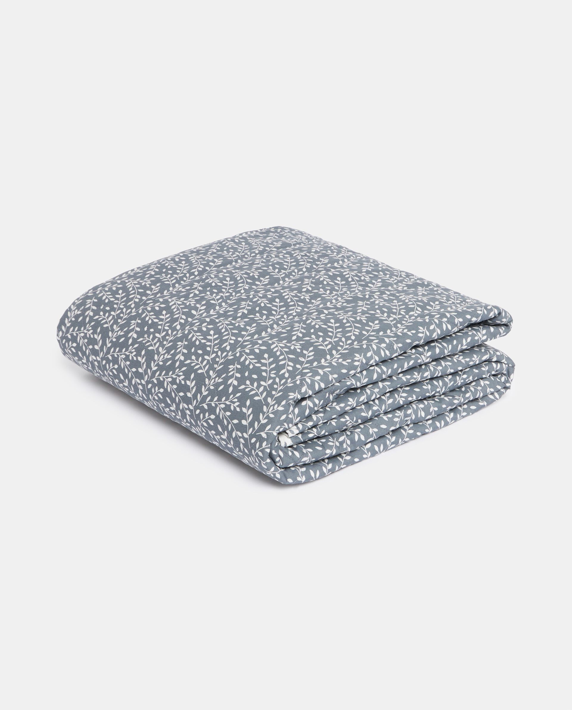 Double Quilt with Foliage Design_0