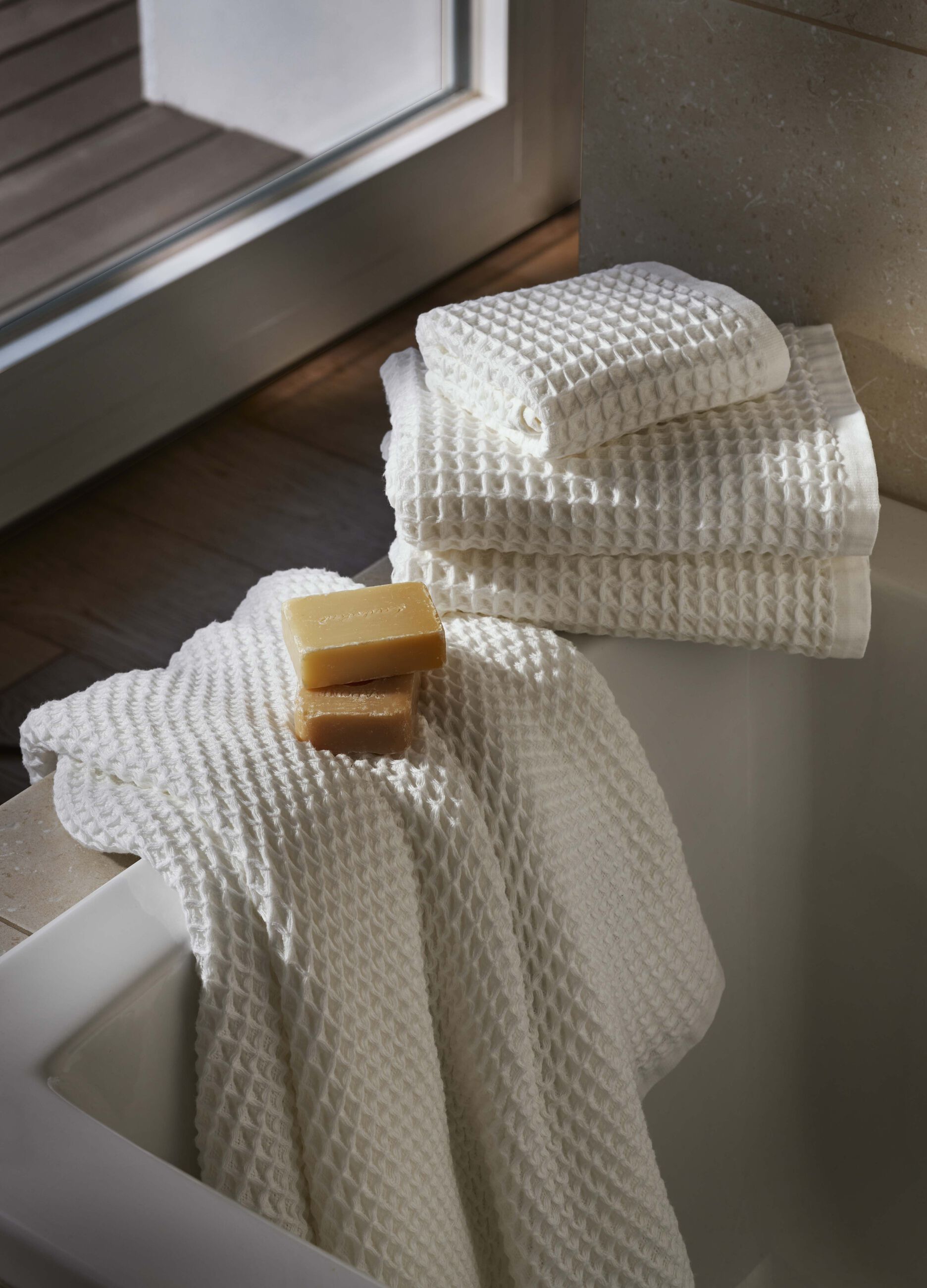 Bath towel in 100% waffle cotton Made in Portugal_0